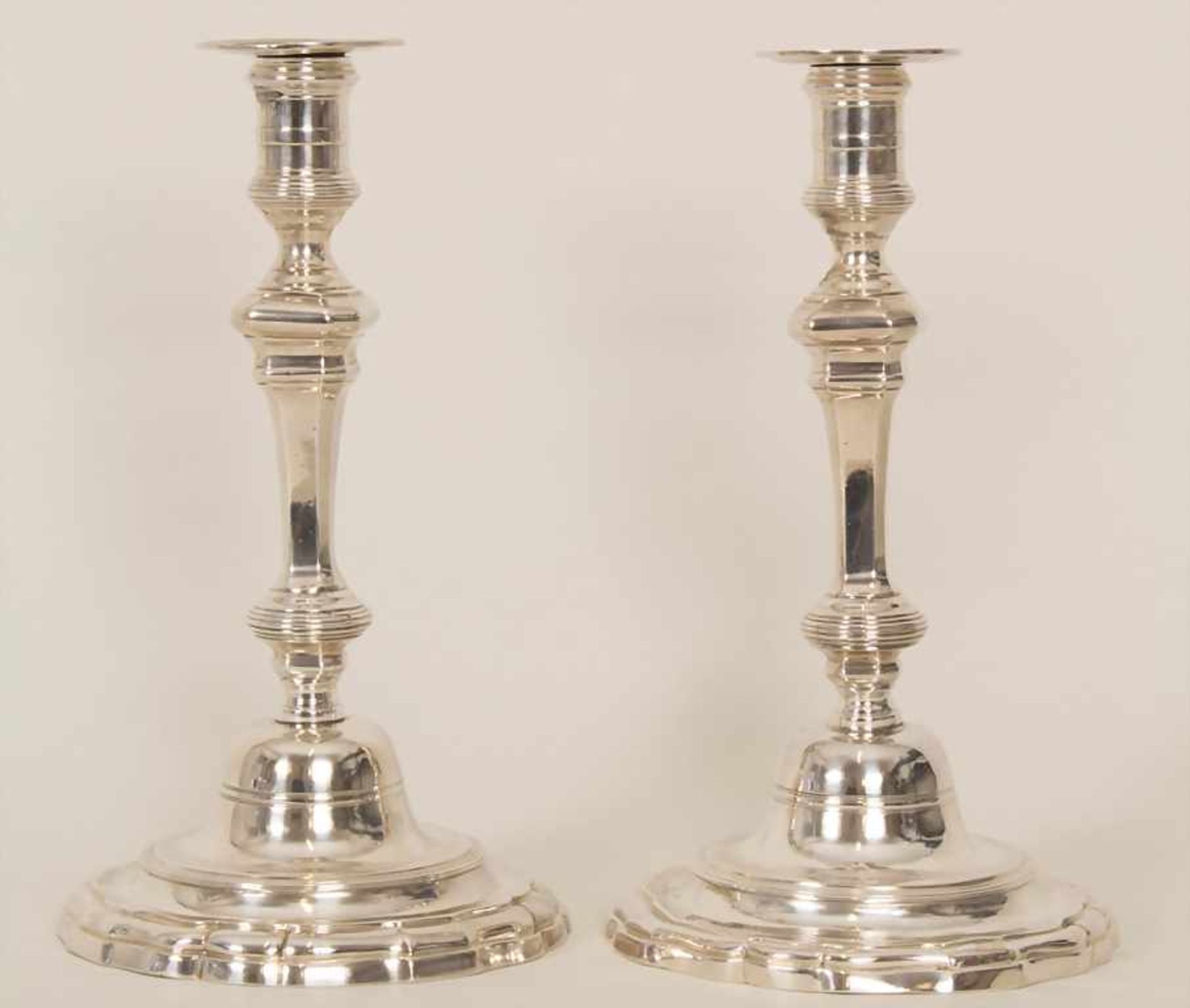 Paar Louis XV. Kerzenleuchter / A pair of Louis XV. silver candlesticks, Jean-François Balzac,