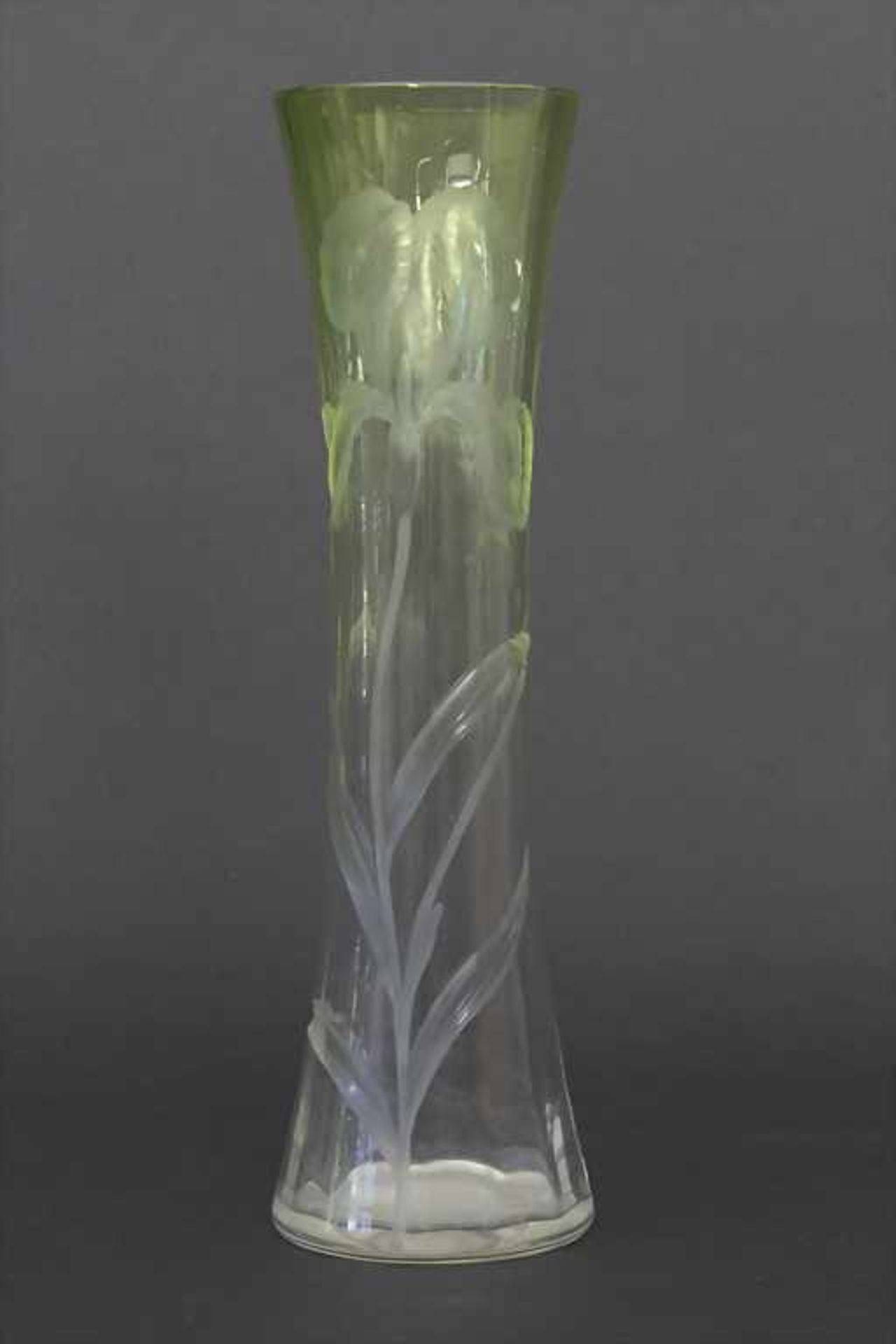 Jugendstil Vase mit Iris / An Art Nouveau vase with iris, Ludwig Moser, Karlsbad, ca.