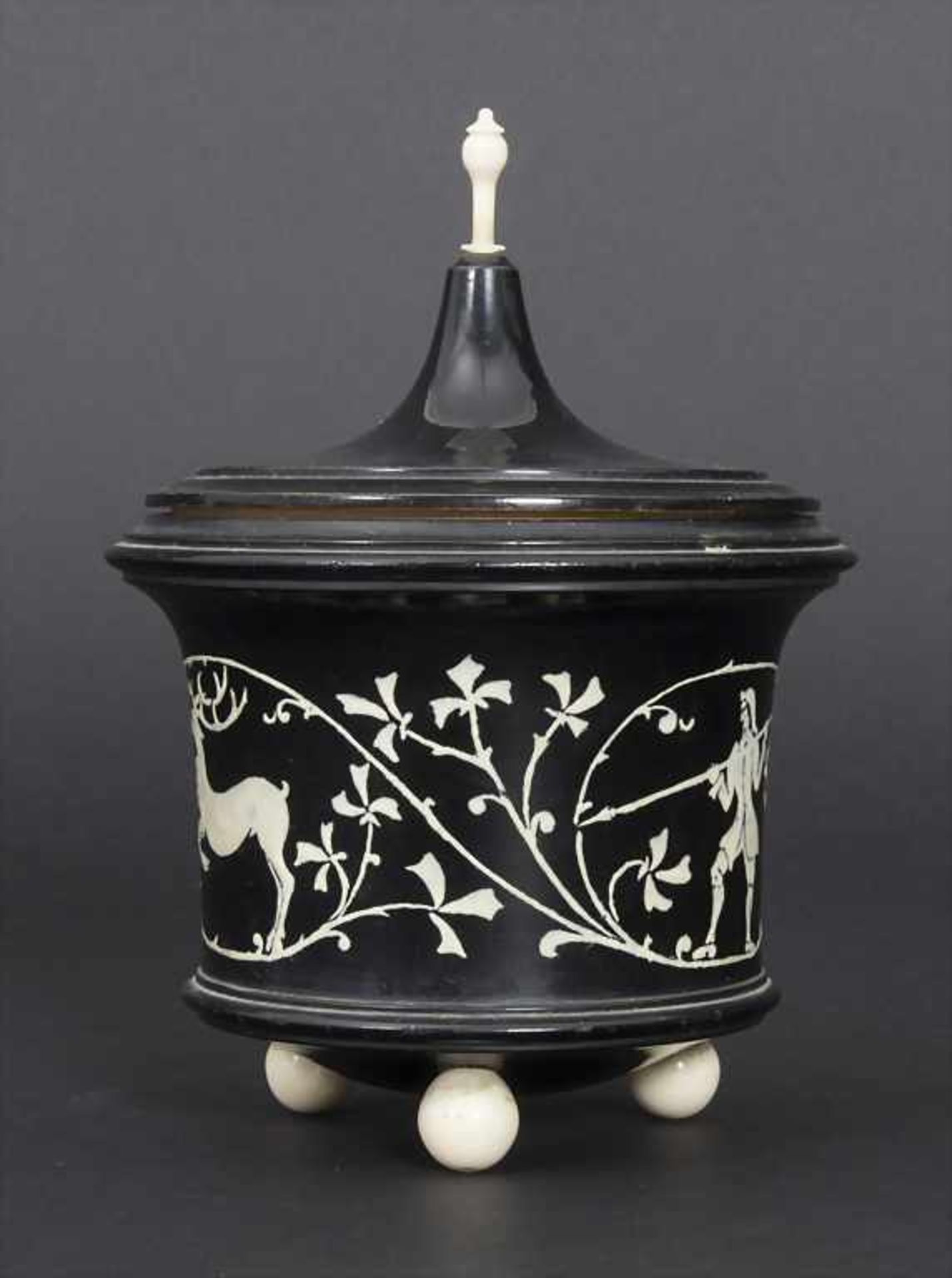 Deckeldose / A lidded box, wohl Wien, um 1910Material: Obstholz, im Stil von Dagobert Peche, mit - Bild 2 aus 8