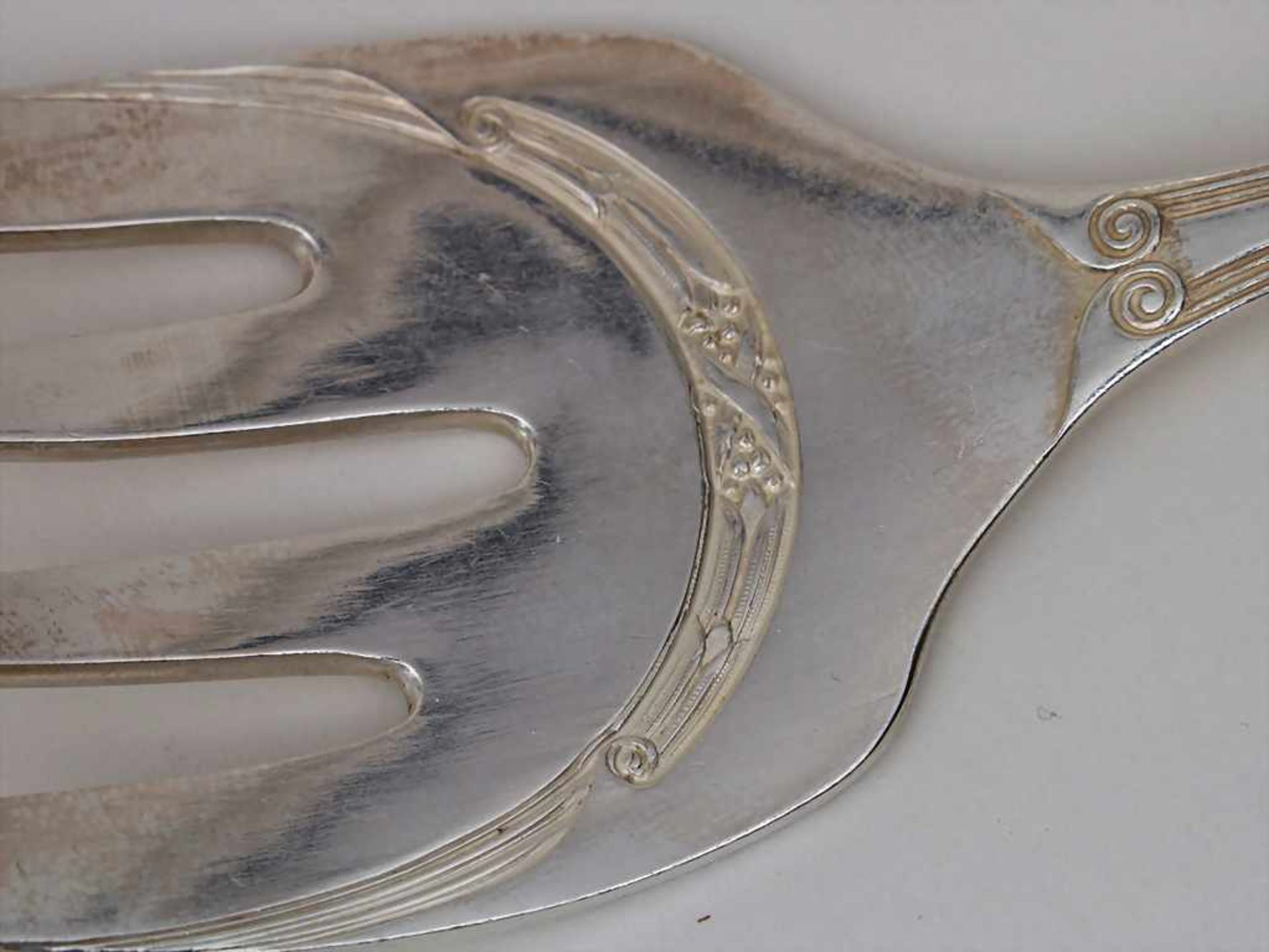 Fischbesteck für 12 Personen / A fish cutlery for 12 persons, um 1900Bestehend aus: 12 - Image 6 of 6