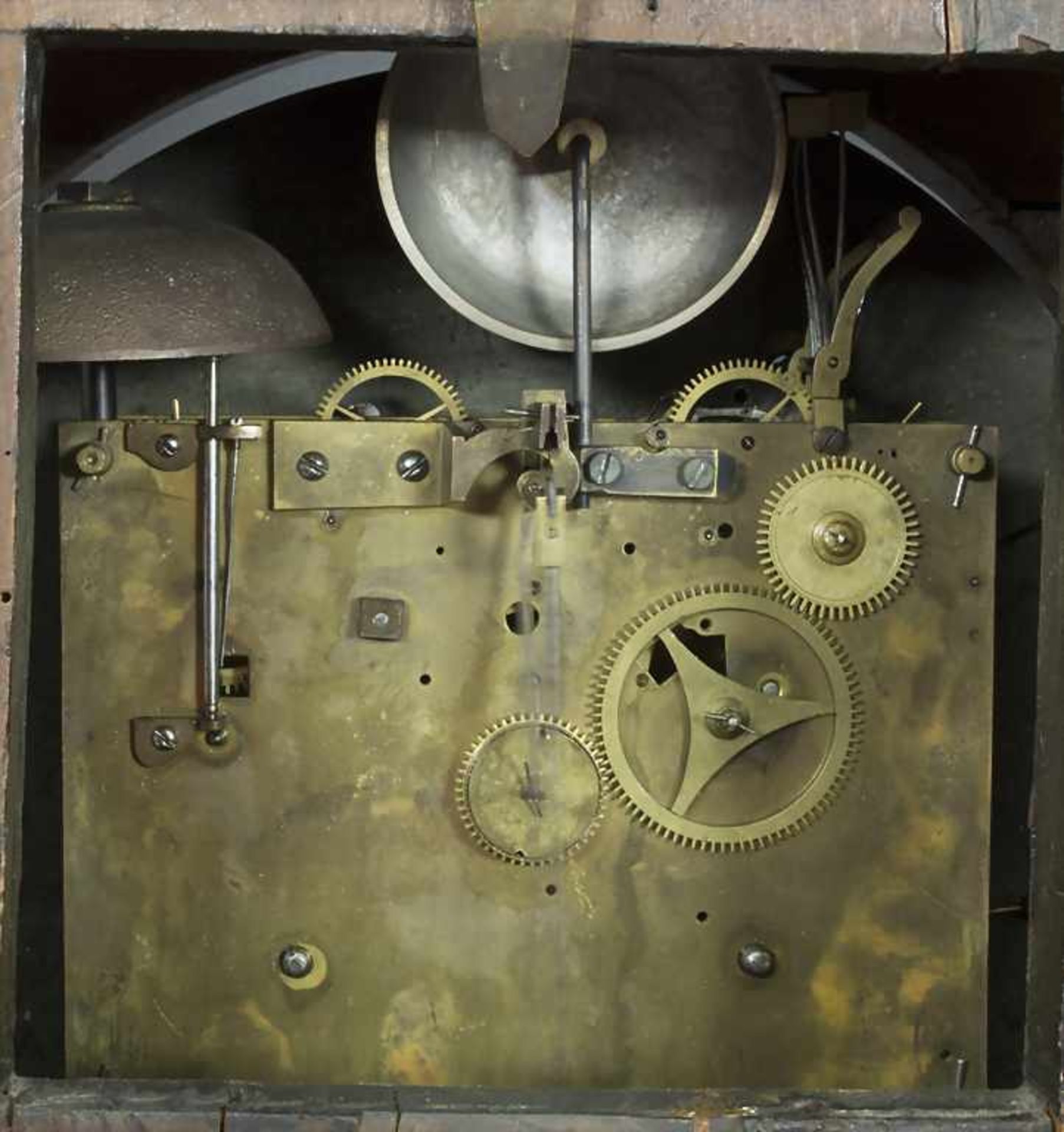 Große Pendule mit Wandkonsole / A large clock, 18./19. Jh.Gehäuse: Holzgehäuse mit Intarsien und - Image 11 of 11