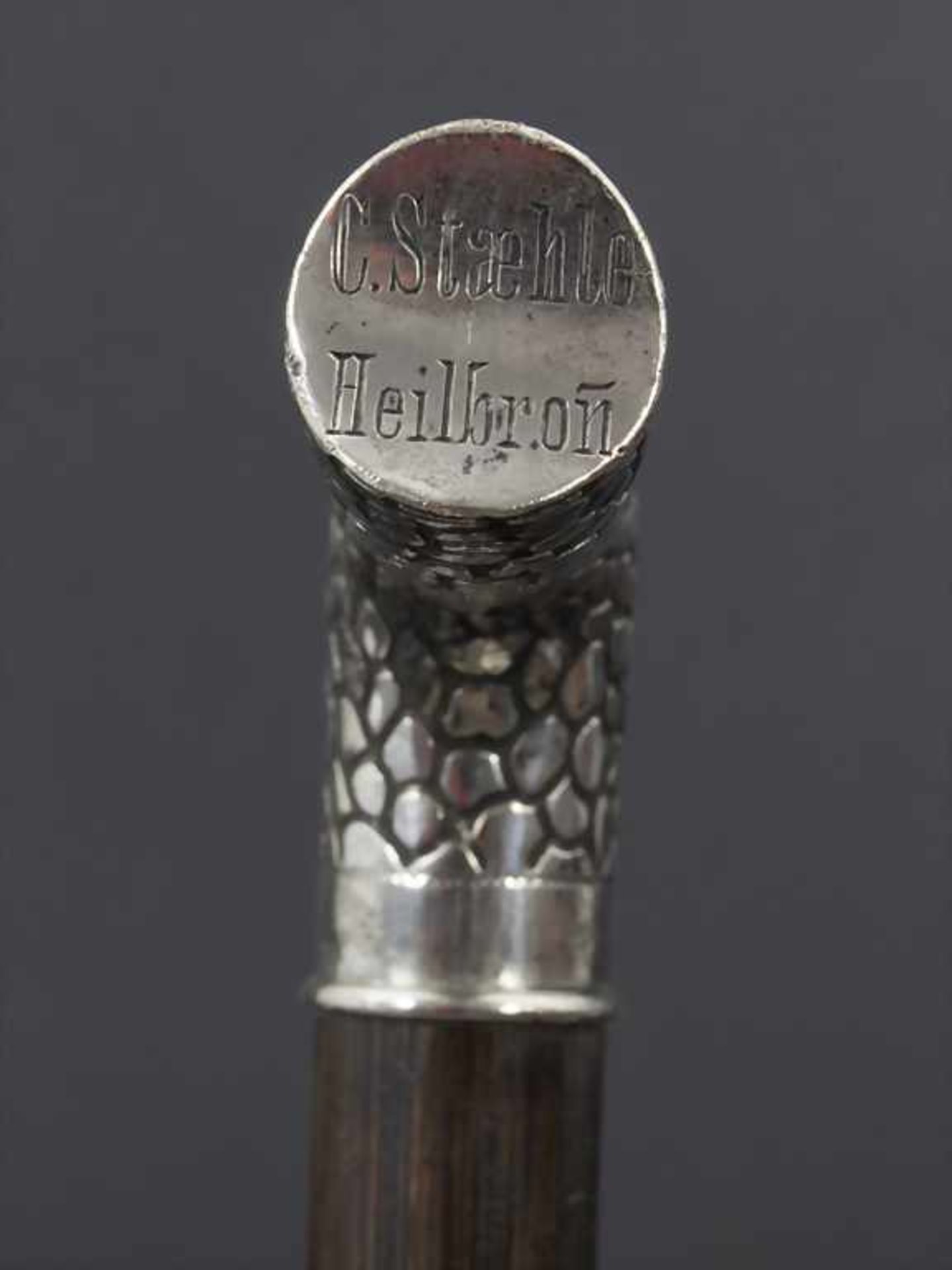Gehstock mit Silbergrifff 'Tierhautrelief' / A cane with silver handle, deutsch, um 1900Material: - Bild 3 aus 7
