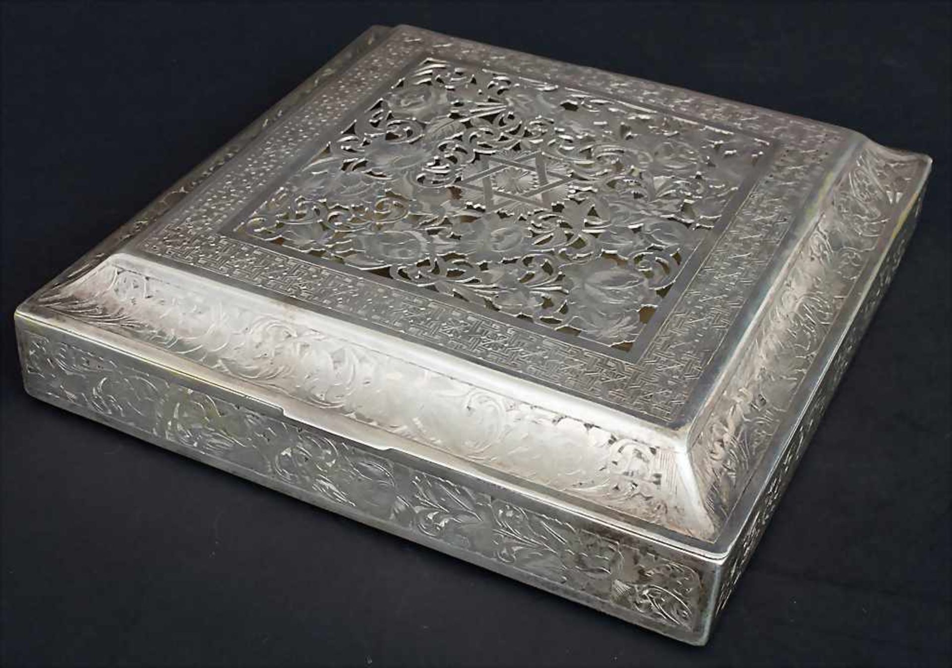 Judaica Dose / A silver lidded box, wohl Persien, um 1860Material: Silber, Punzierung: