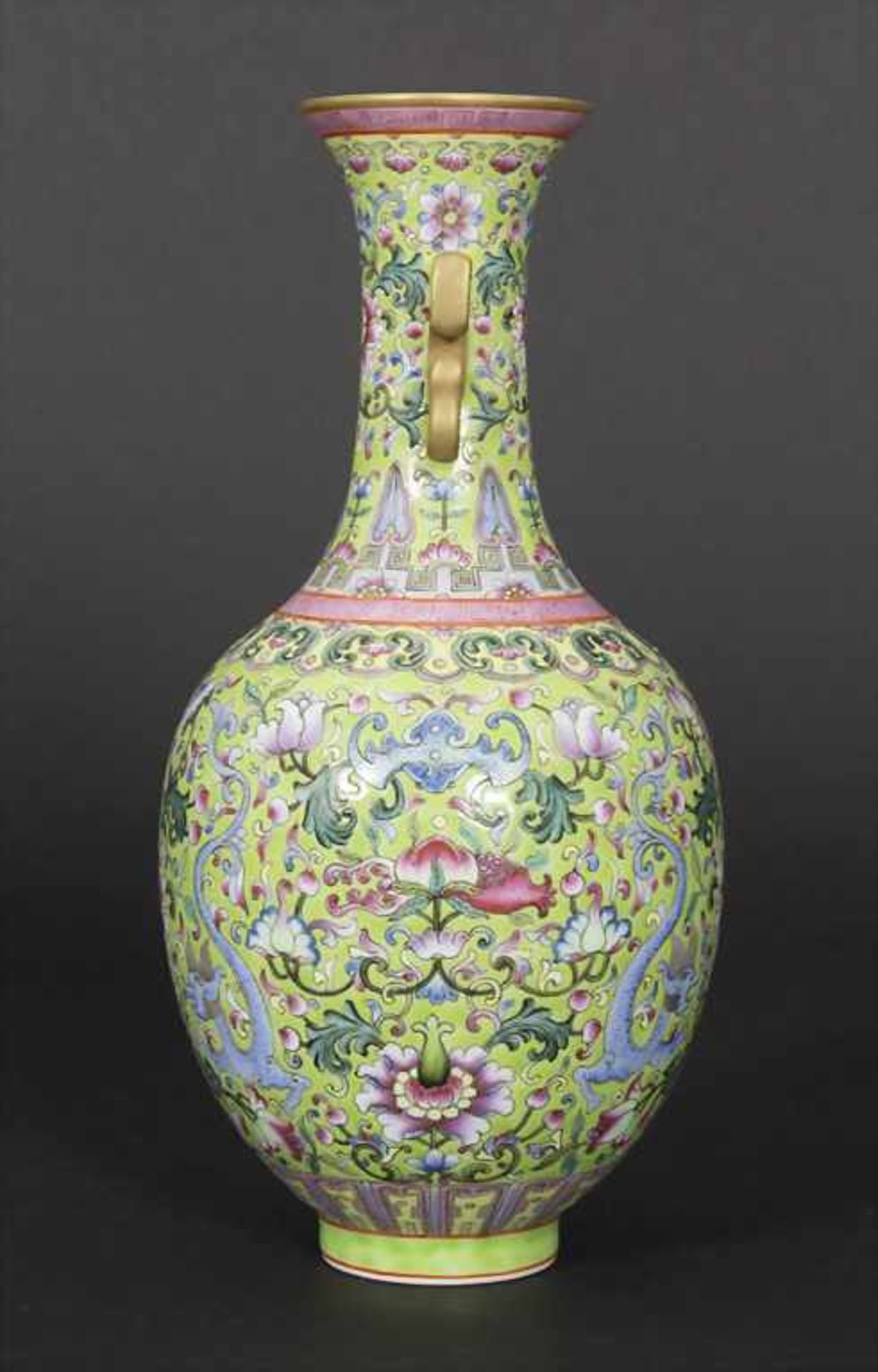 Ziervase, China, 19./20. Jh.Material: Porzellan, mit sehr feiner polychromer Emailmalerei, zwei - Bild 4 aus 9