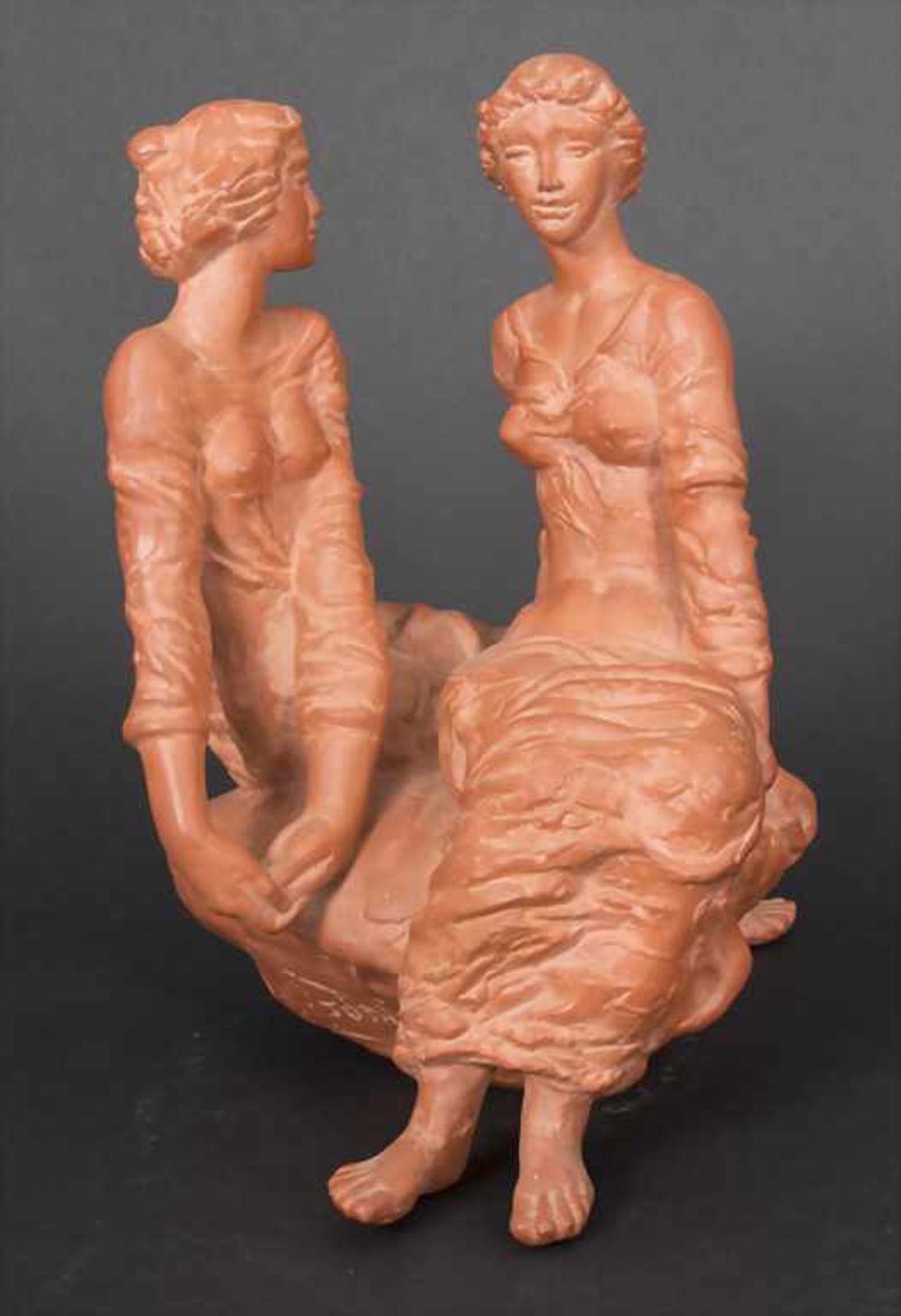 Valéria Tóth (*1943), Figurenpaar '2 junge Frauen' / A figure group '2 ladies'Technik: Terrakotta ( - Image 2 of 5