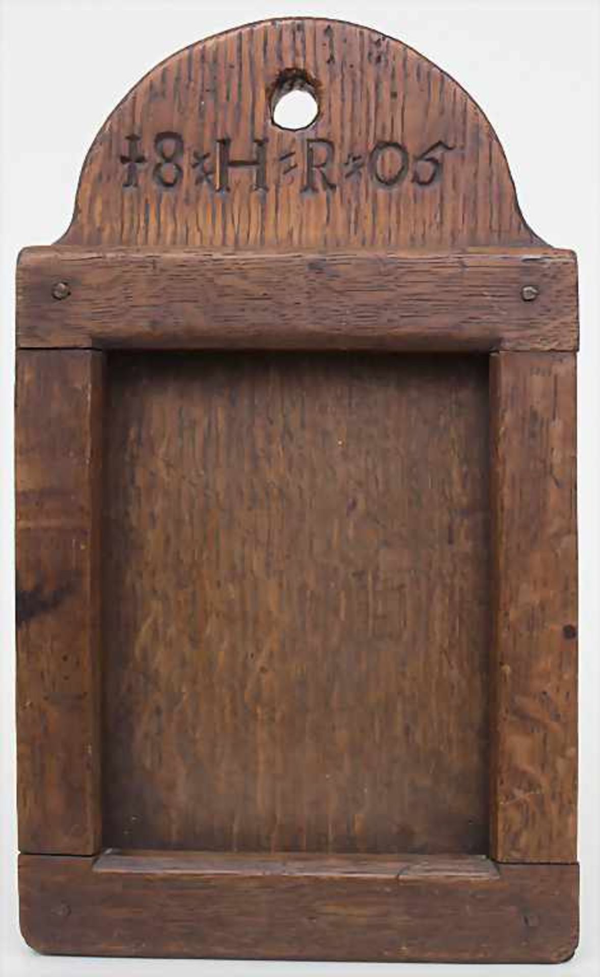 Wirtshausschild / A pub sign, 18./19. Jh.Material: Holz, Maße: H. 34cm, B. 20 cm, Zustand: gut- - -