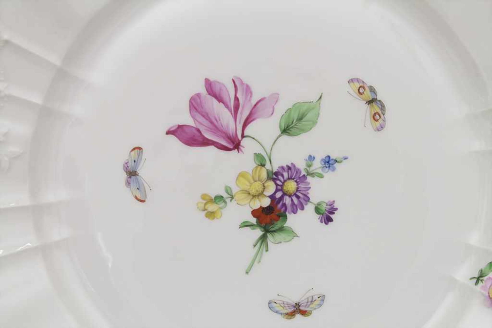 8 Teller mit Blumenmalerei / 8 plates with flowers, KPM, Berlin, 20. Jh.bestehend aus: 4 - Bild 3 aus 7