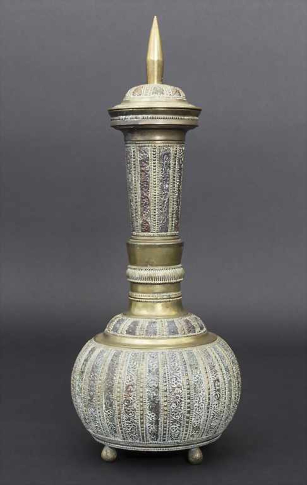 Karaffe mit Floraldekor / A carafe with floral patterns, Persien, wohl 1780Material: Kupfer /
