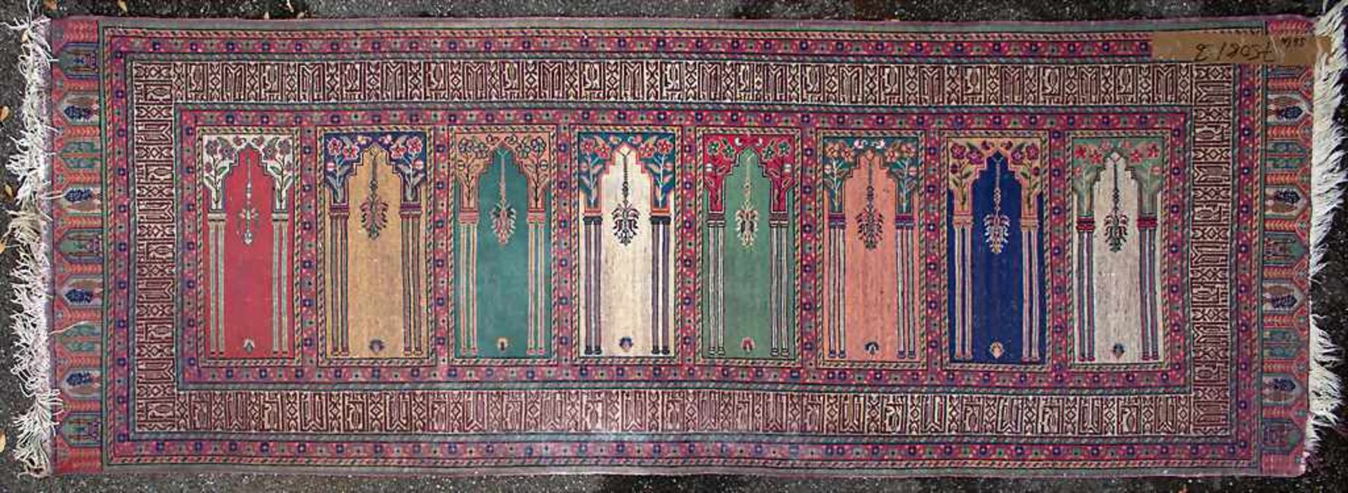 Orientteppich mit 8 Gebetsnischen / An oriental carpet with 8 mihrabsMaterial: Wolle auf - Image 3 of 4