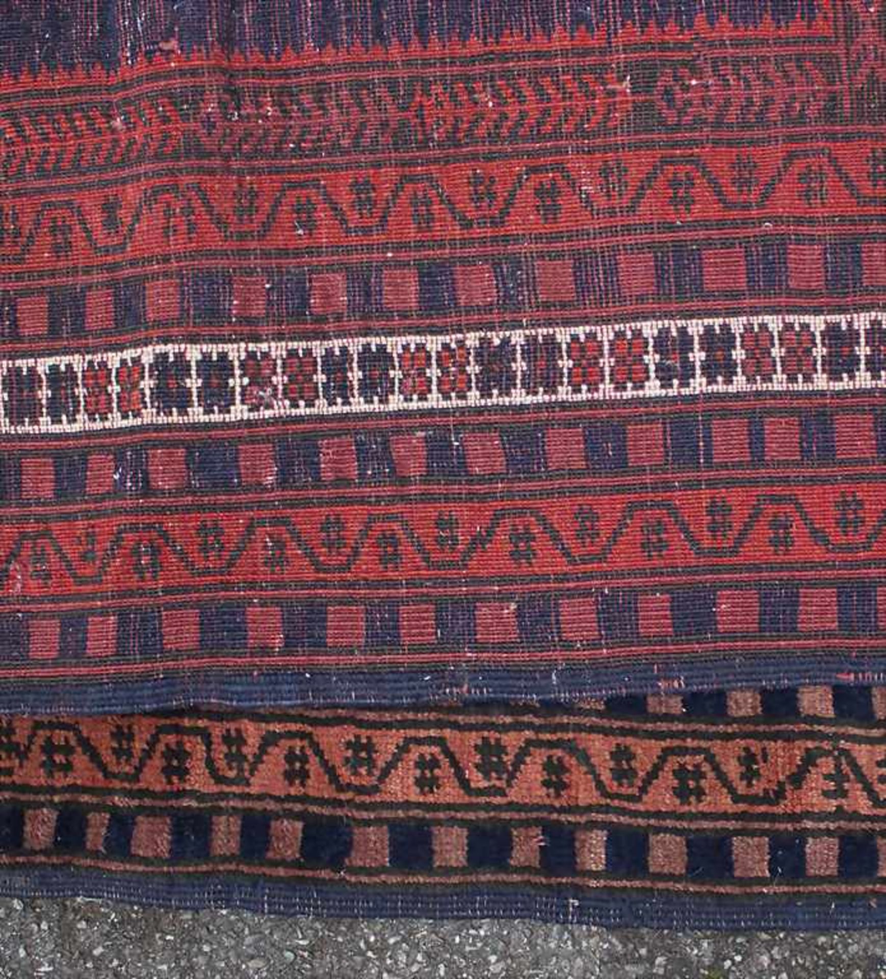 Orientteppich / An oriental carpetMaterial: Wolle auf Baumwolle, Naturfarben, Maße: 160 x 110 cm, - Bild 3 aus 4