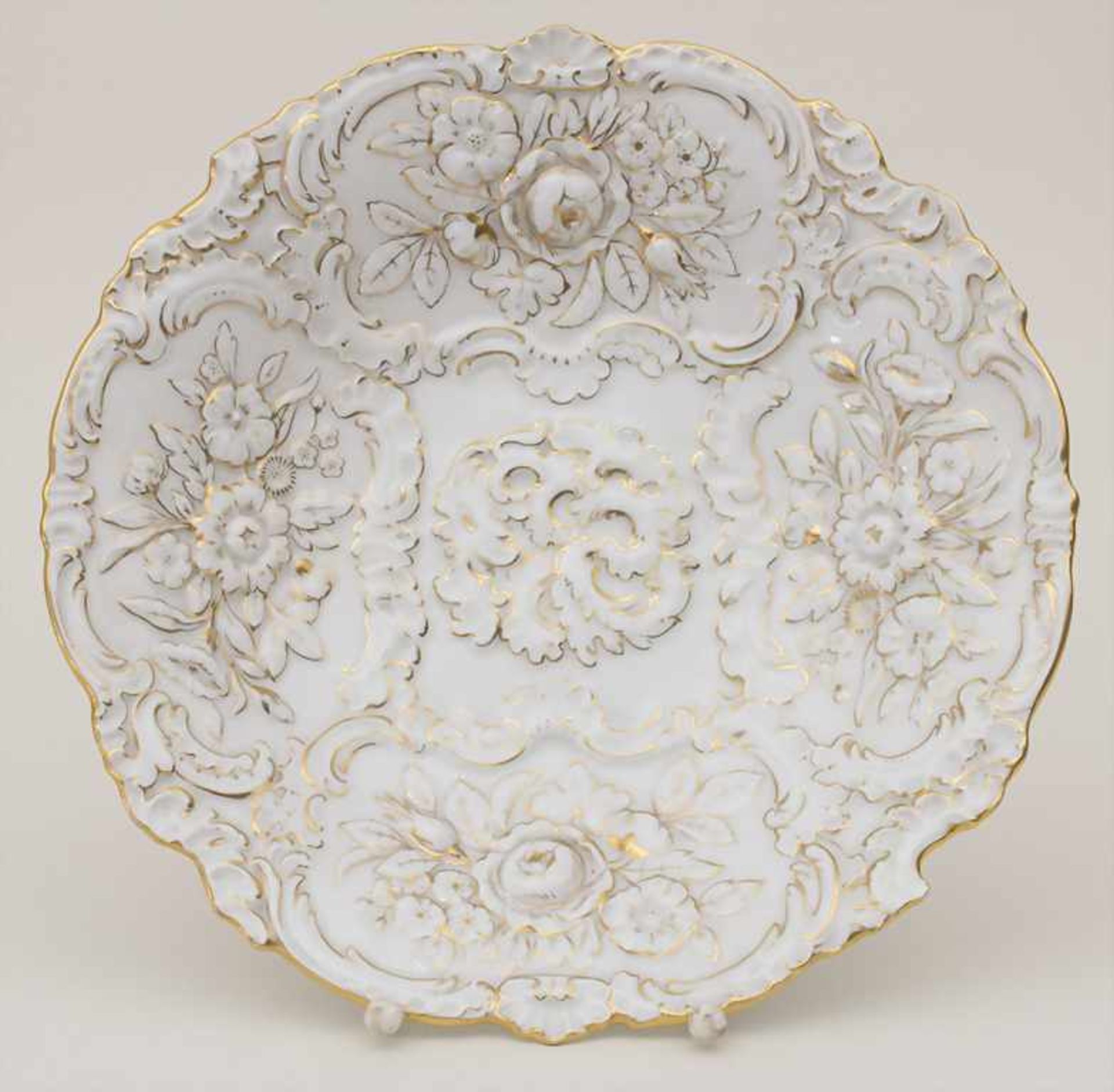 Prunkteller mit Blumenrelief / A splendid plate with flowers, Meissen, 1953Material: