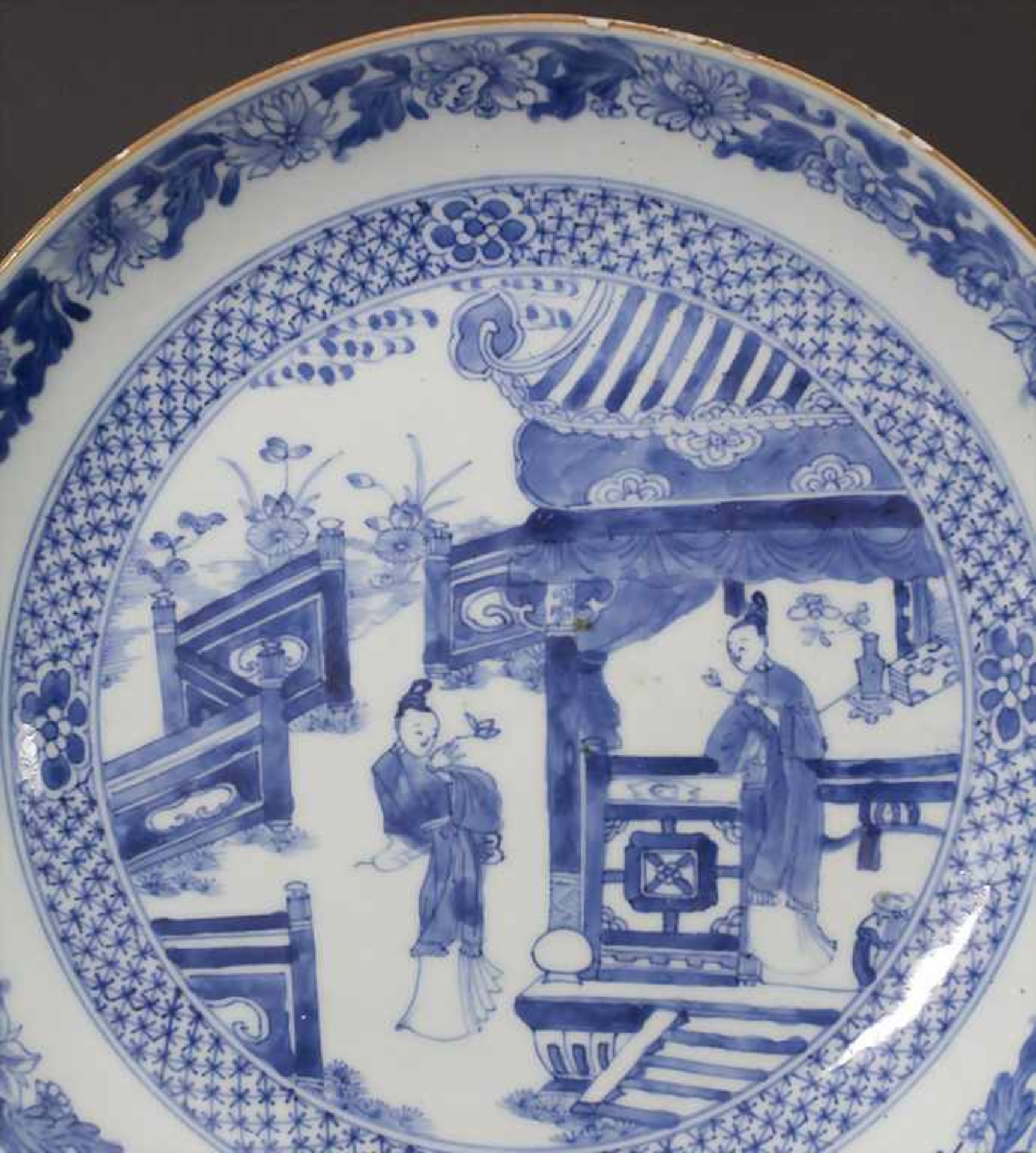 Teller / A plate, China, 17./18. Jh.Material: Porzellan, mit Blauemalerei, Goldrand,Marke: - Bild 2 aus 3