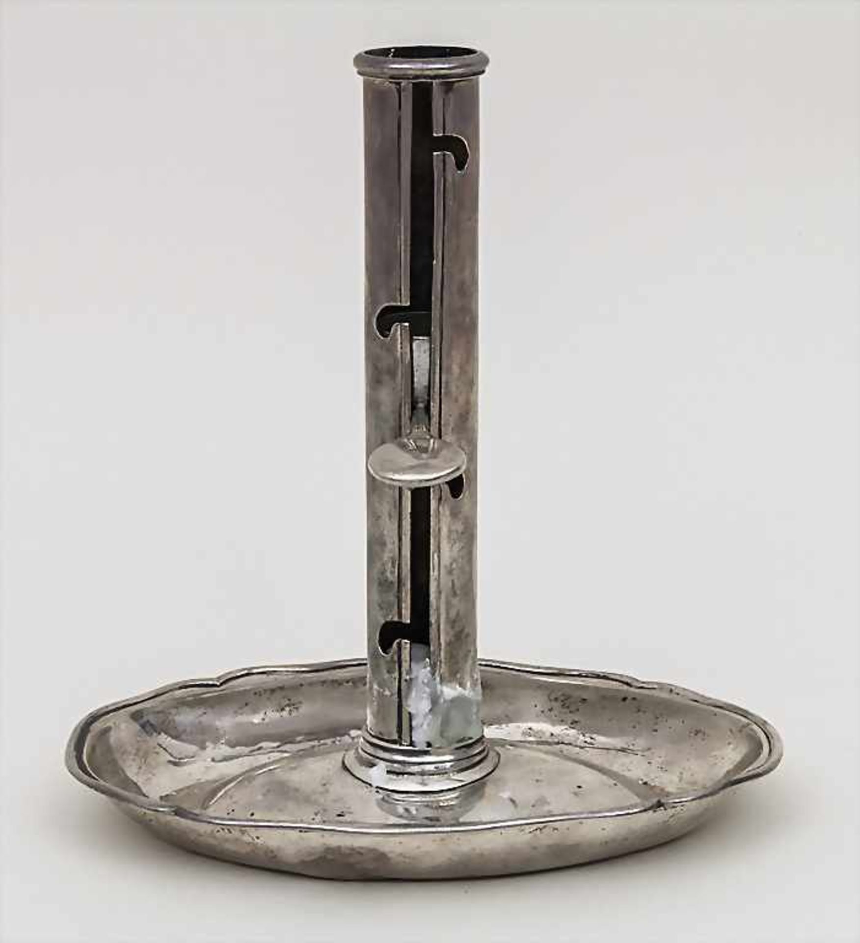 Handleuchter / A portable candlestick, Lausanne, um 1780Material: Silber 13 lot, Punzen: Stadtmarke, - Image 2 of 3
