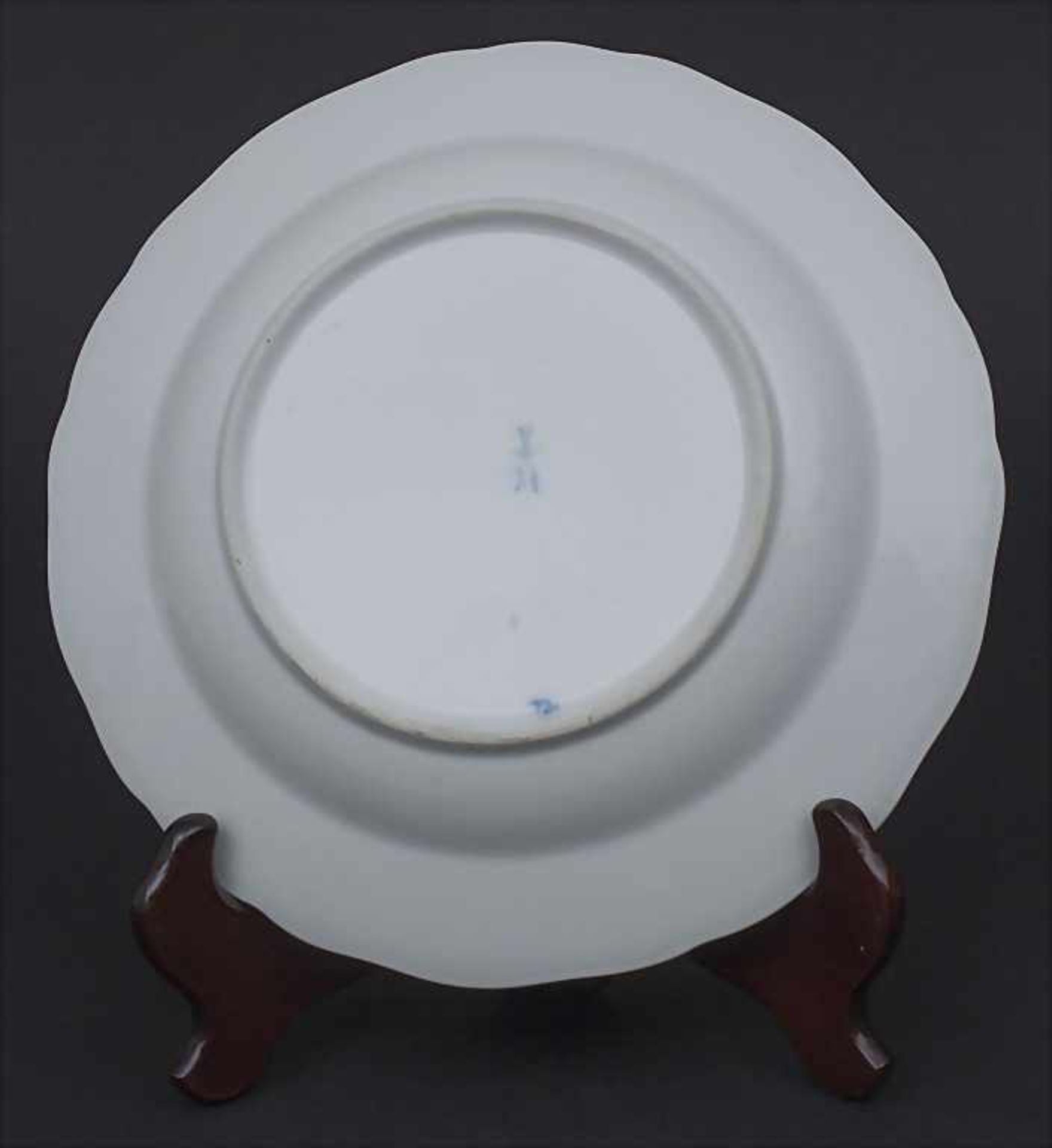 Speiseteller mit Zwiebelmuster / A dinner plate with onion pattern, Meissen, Mitte 19. Jh. - Bild 2 aus 2