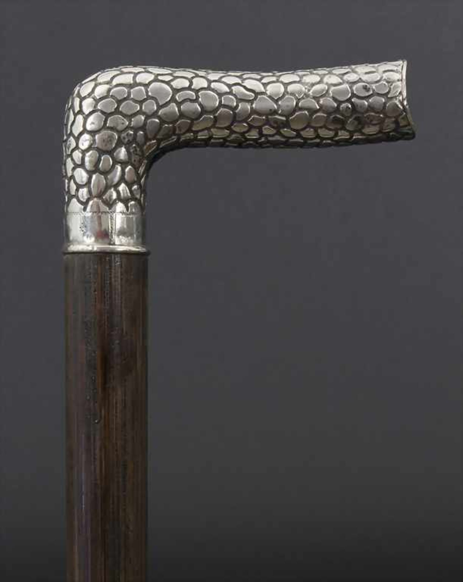 Gehstock mit Silbergrifff 'Tierhautrelief' / A cane with silver handle, deutsch, um 1900Material: - Bild 2 aus 7