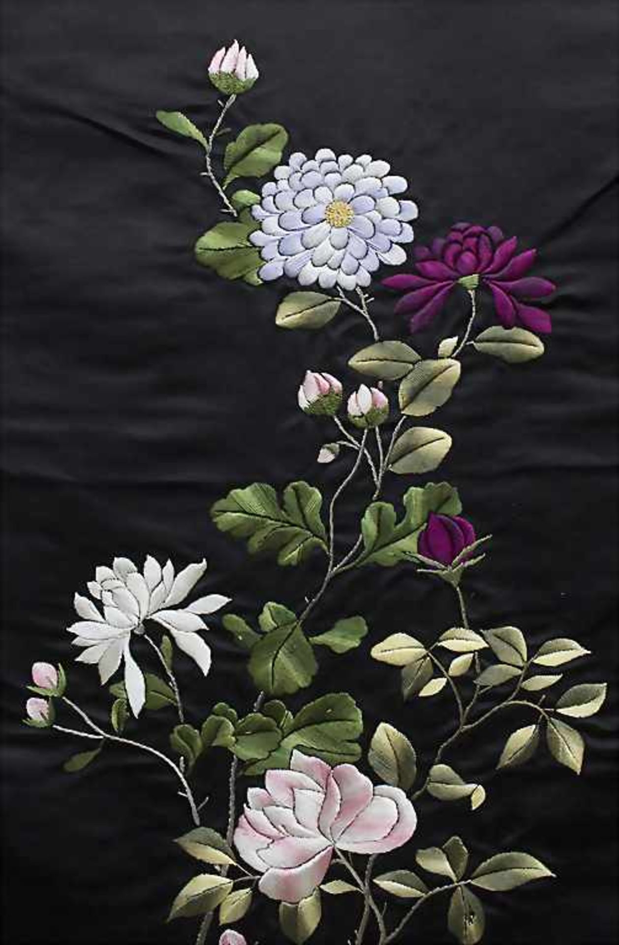 Seiden-Wandbehang 'Blumensträucher' / A silk wall hanging 'Flower shrubs', China, 1. Hälfte 20. Jh. - Bild 2 aus 3