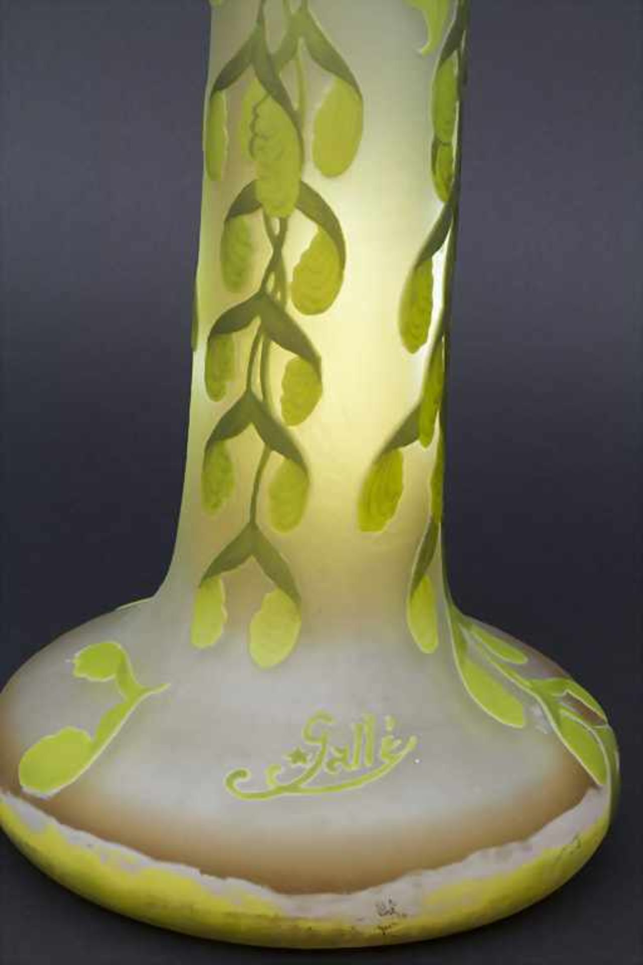 Große Jugendstil Vase mit Ahorn / A large Art Nouveau vase with maple and fruits, Emile Gallé, - Image 8 of 8