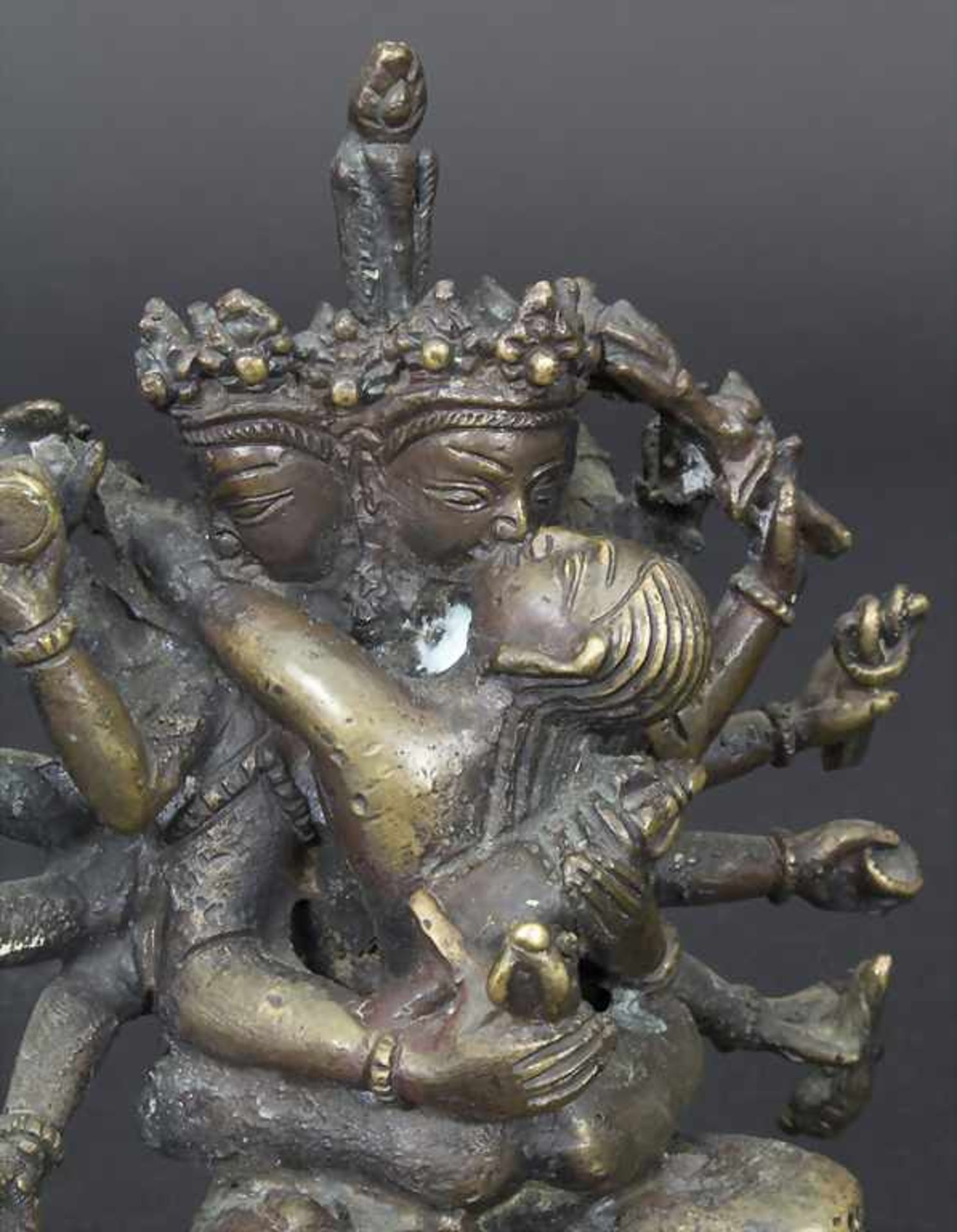 Sarvavid Vairocana vereint mit Shakti auf Lotosthron, Tibet, 17. JhMaterial: Bronze des Vierköpfigen - Bild 5 aus 6