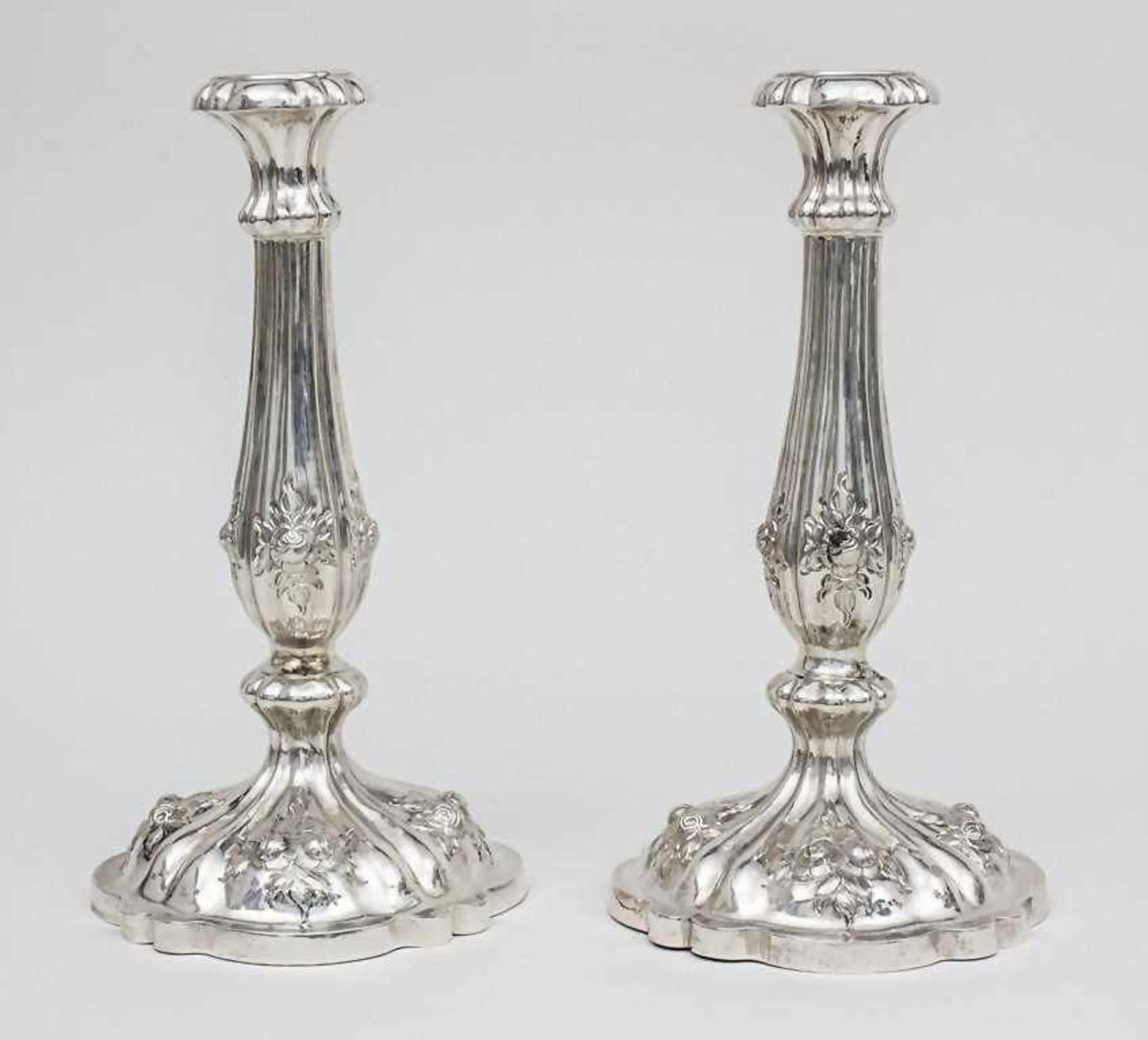 Paar Biedermeier Kerzenleuchter/Pair of Candle Sticks, Wien/Vienna, 1858Punzierung: Silber 13 Lot, A