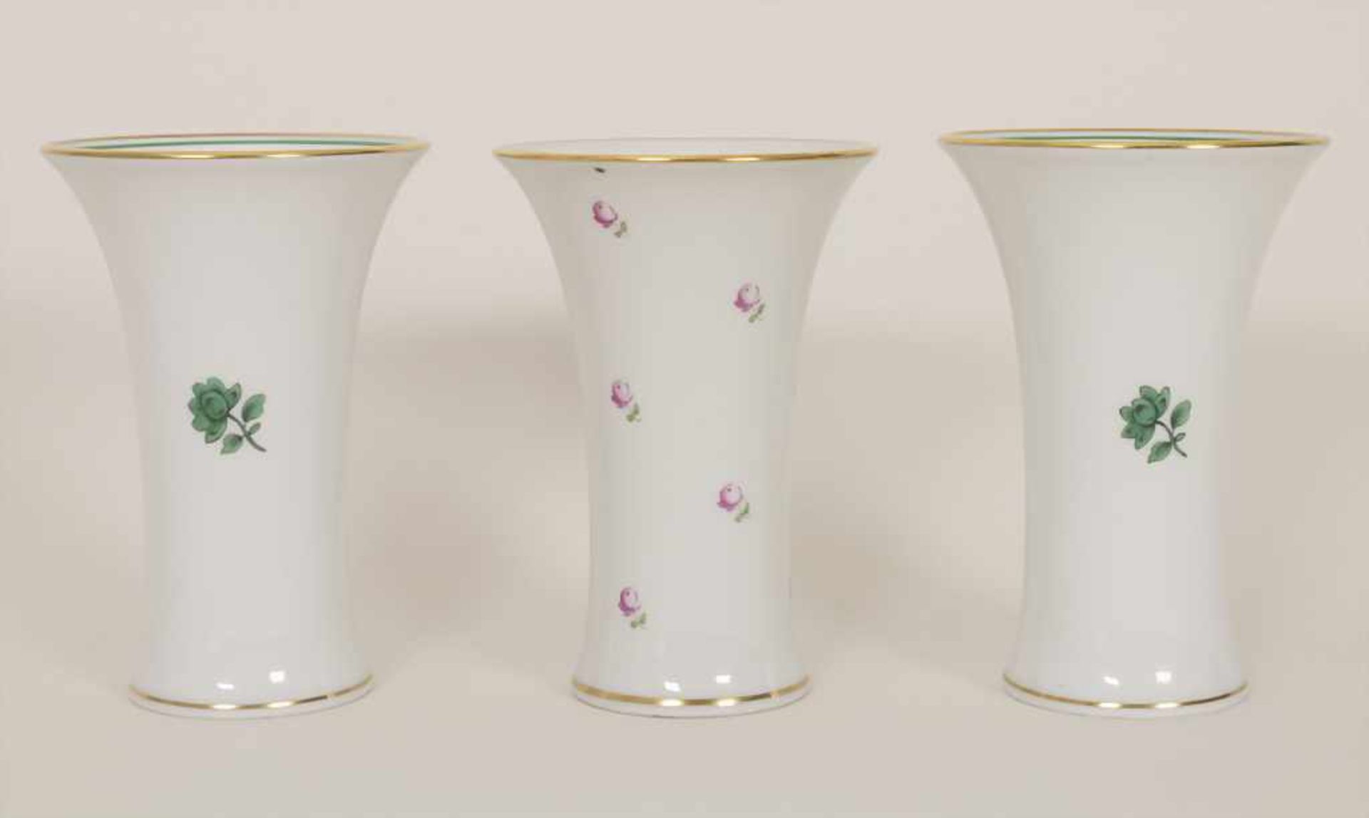 3 Vasen / 3 vases, Augarten, Wien, Mitte 20. Jh.Material: Porzellan, polychrom bemalt und - Bild 2 aus 5