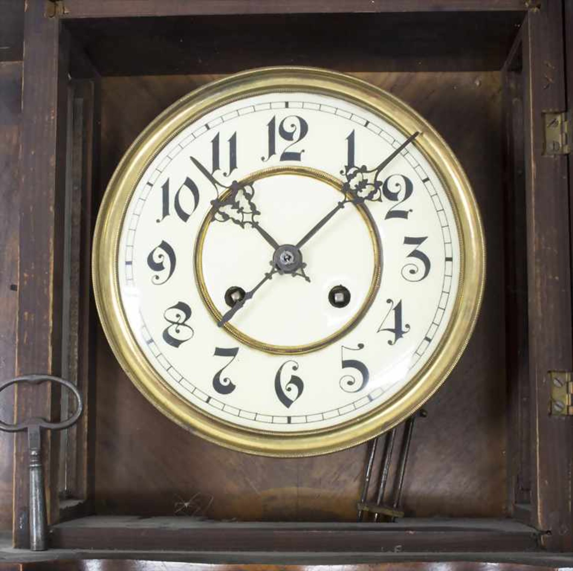 Wanduhr / A wall clock, deutsch um 1910Material: furniertes Holzgehäuse, Holzapplikationen, - Image 2 of 4