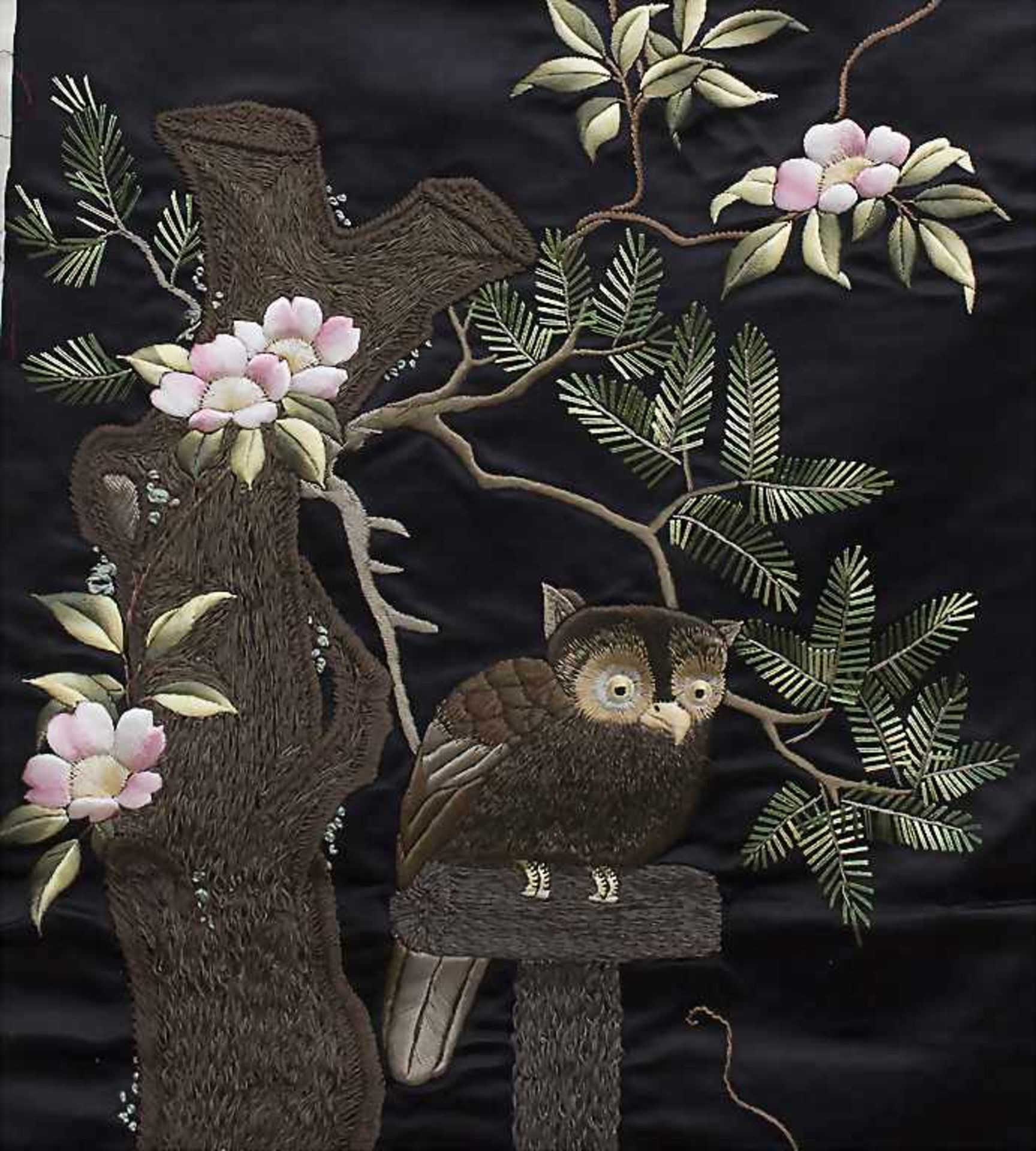 Seiden-Wandbehang 'Eule' / A silk wall hanging 'Owl', China, 1. Hälfte 20. Jh.Material: - Bild 2 aus 3