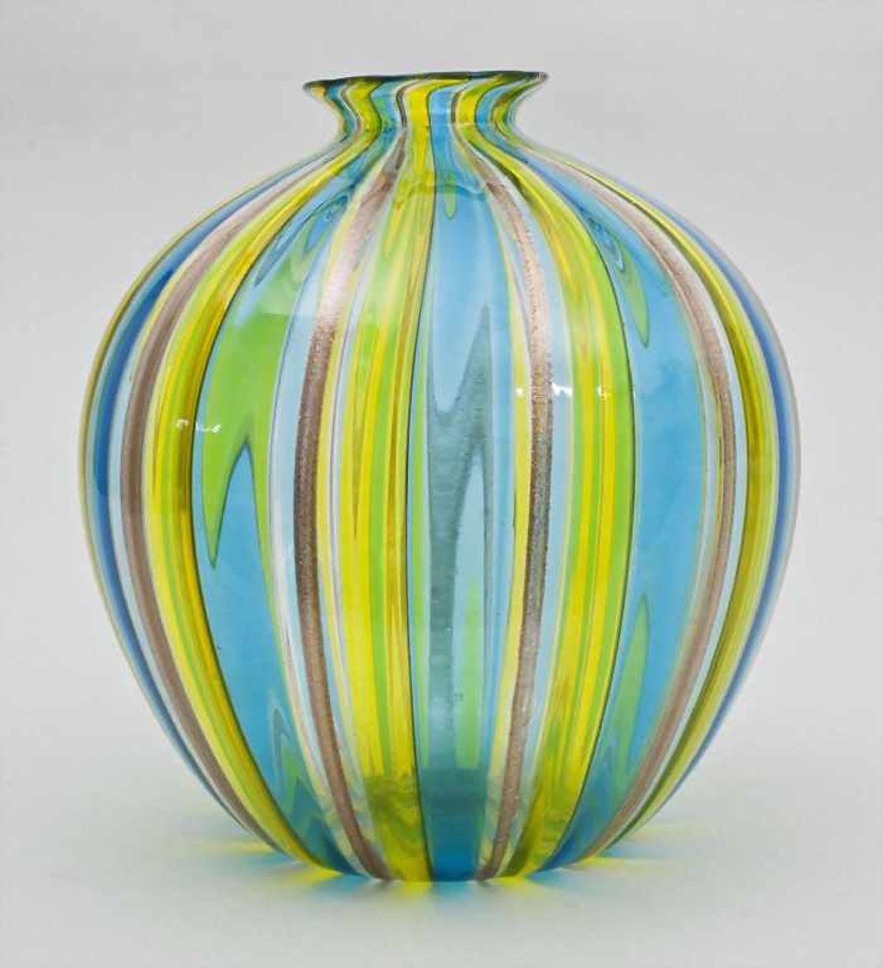 Kugelvase 'a canne' / A Spherical Vase, wohl Venini, Murano, Italien, um 1950bauchiger Korpus mit