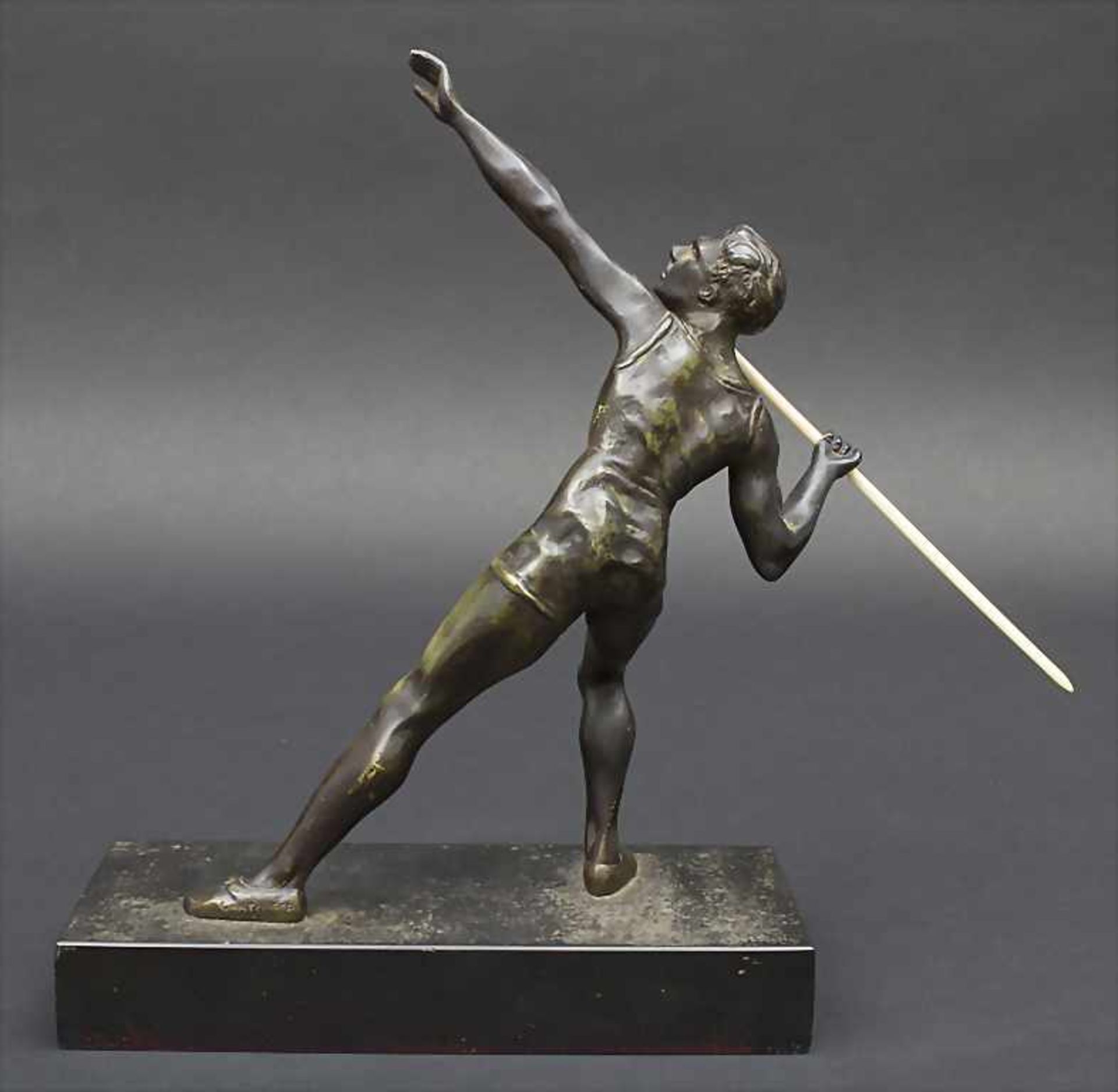 Der Speerwerfer / A javelin thrower, Ghanu Gantcheff, um 1920Technik: Auf Marmorsockel Bronze, - Bild 2 aus 3