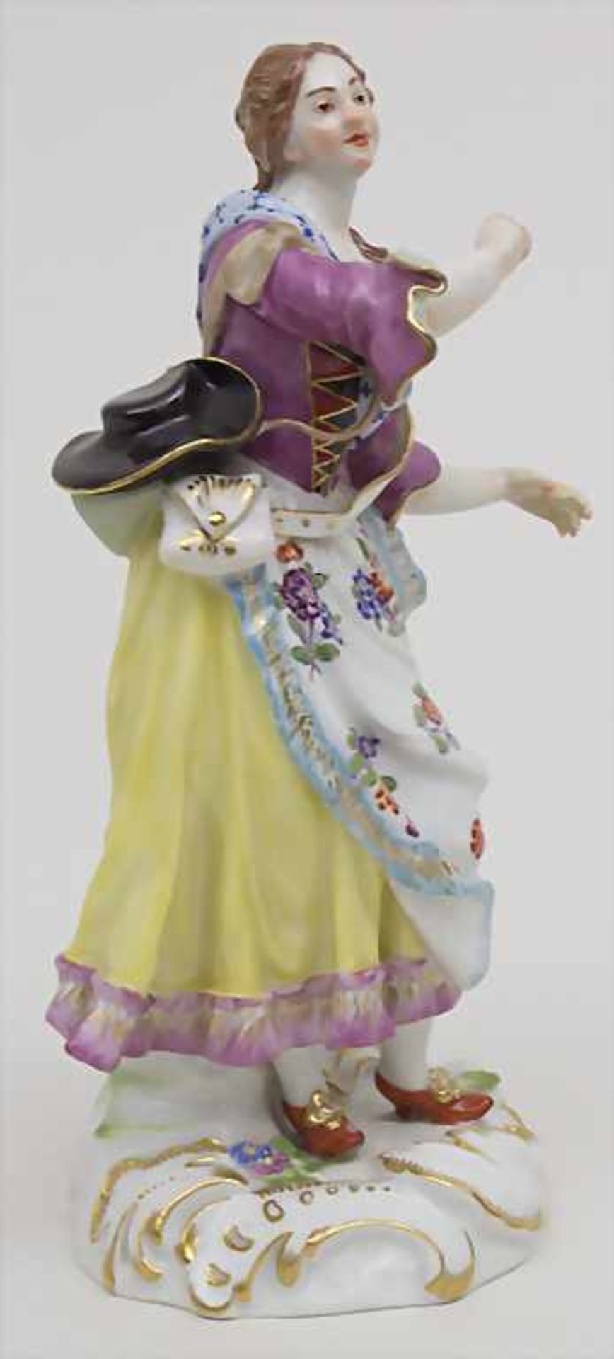 Schäferin mit hohem Henkelgefäß / A figure of a shepherdess with huge jug, Meissen, Mitte 20. Jh. - Bild 2 aus 6