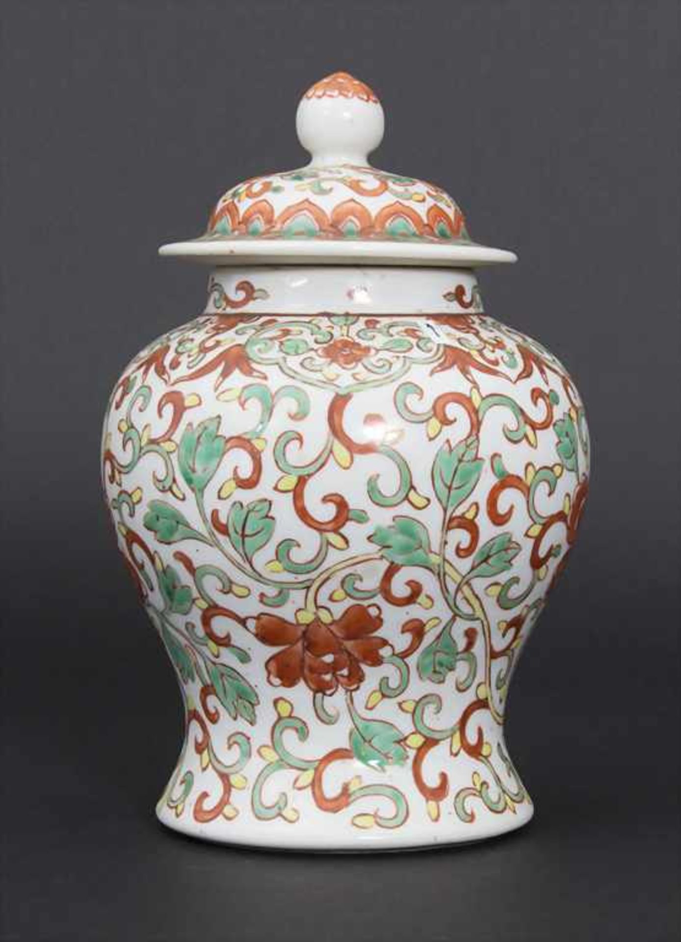 Deckelvase, China, gemarkt Kangxi (1662-1722)Material: Porzellan, bemalt mit polychromen - Bild 2 aus 8
