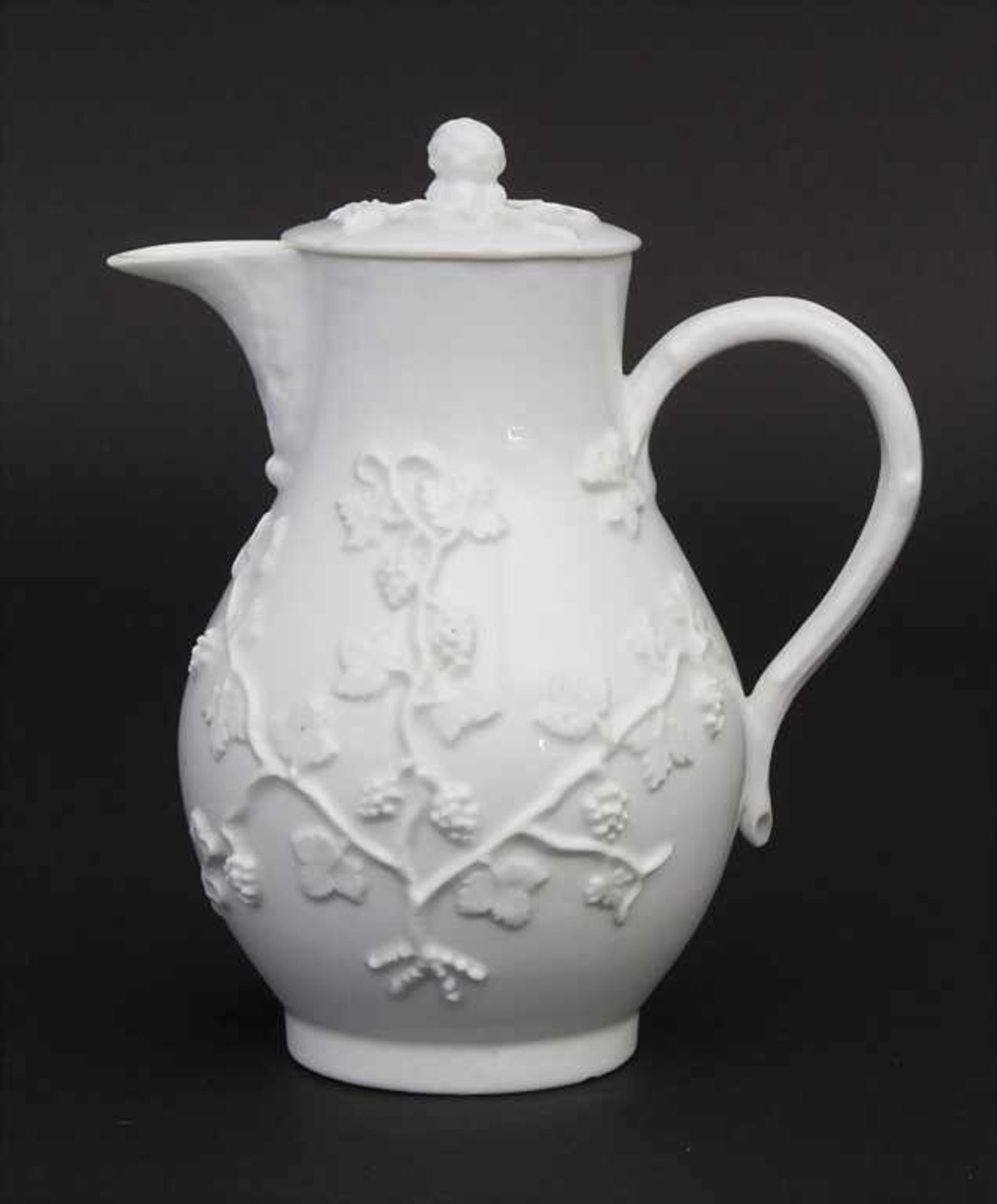 Kanne mit Weinranken / A lidded pot with vine tendrils, Meissen, Marcolini-Periode, 1774-