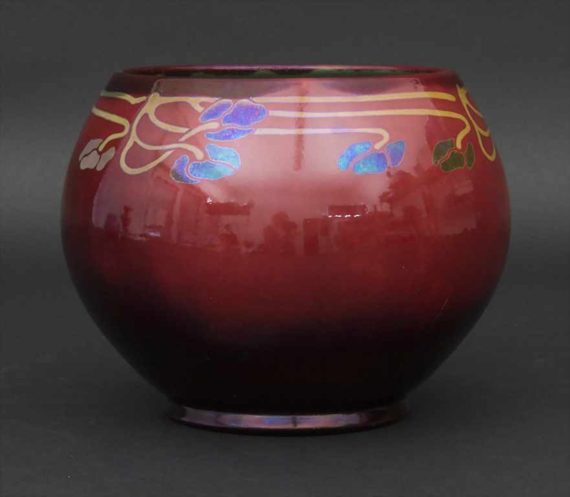 Jugendstil Vase / An Art Nouveau faience vase, Zsolnay, Pecs, um 1900Material: Feinsteinzeug, auf