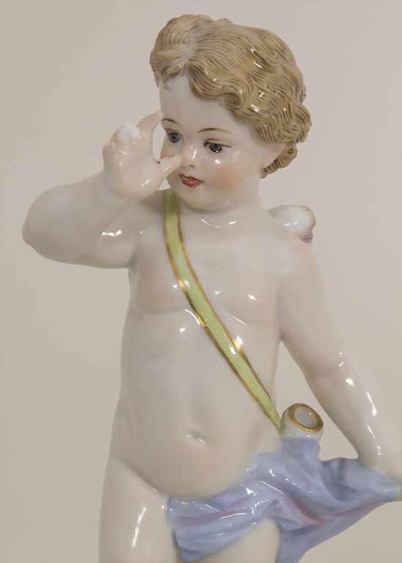 Amor eine Nase drehend / A cupid thumbing his nose, Heinrich Schwabe, Meissen, um 1880Material: - Bild 4 aus 5