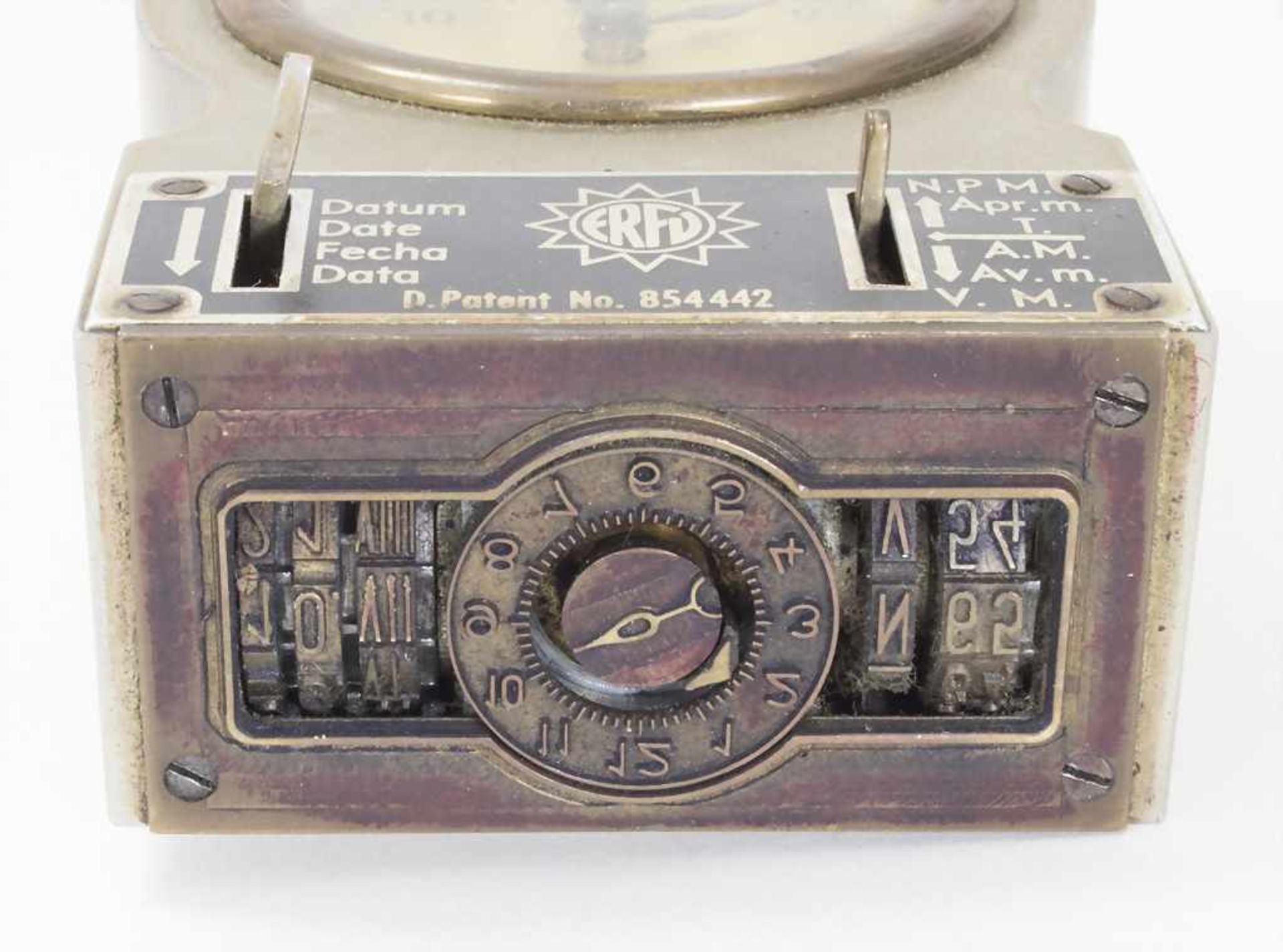 Konvolut Uhren / A set of watchesBestehend aus einer Stempeluhr Fa. ERFU mit Pat. Nr. 854442, ein TU - Image 5 of 7