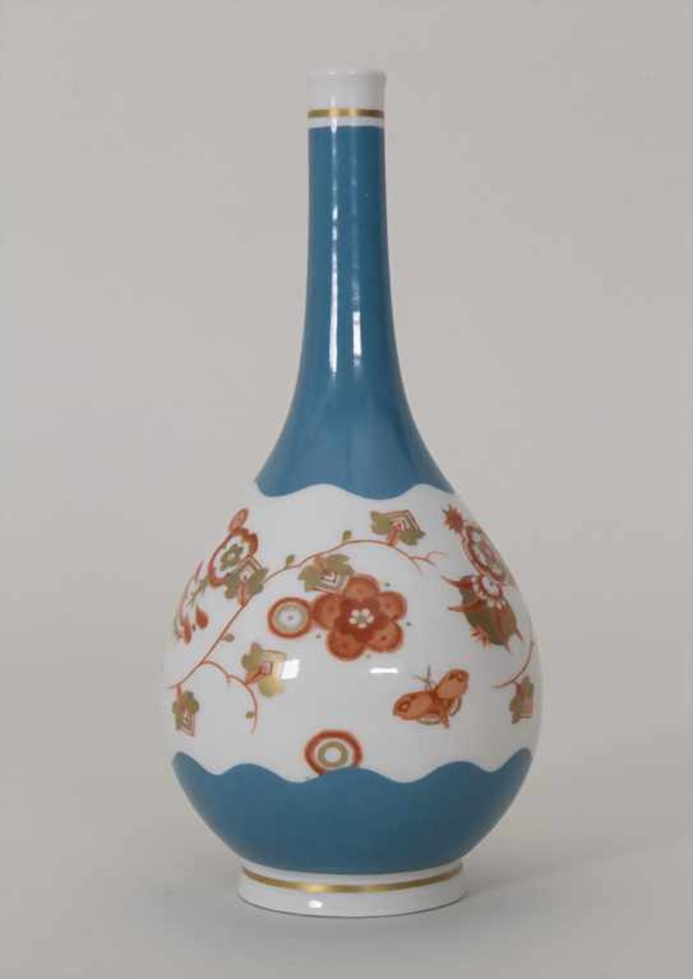 Vase / A vase, KPM, Berlin, nach 1832Material: Porzellan, polychrom bemalt und glasiert,Marke: blaue - Bild 3 aus 7