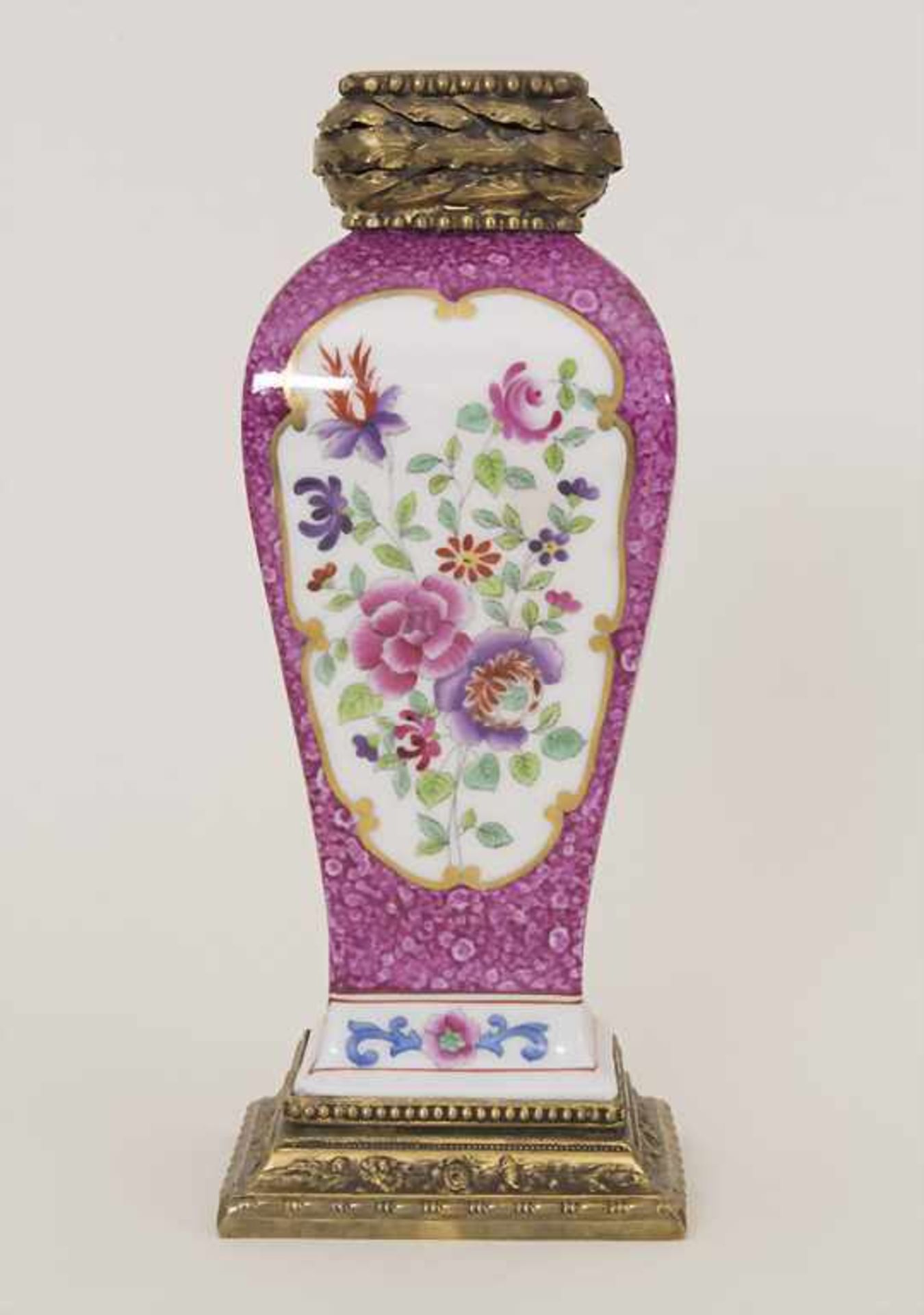 Vase mit Bronzemontur / A vase with bronze mounts, Frankreich, um 1880Material: Porzellan, polychrom - Bild 3 aus 8