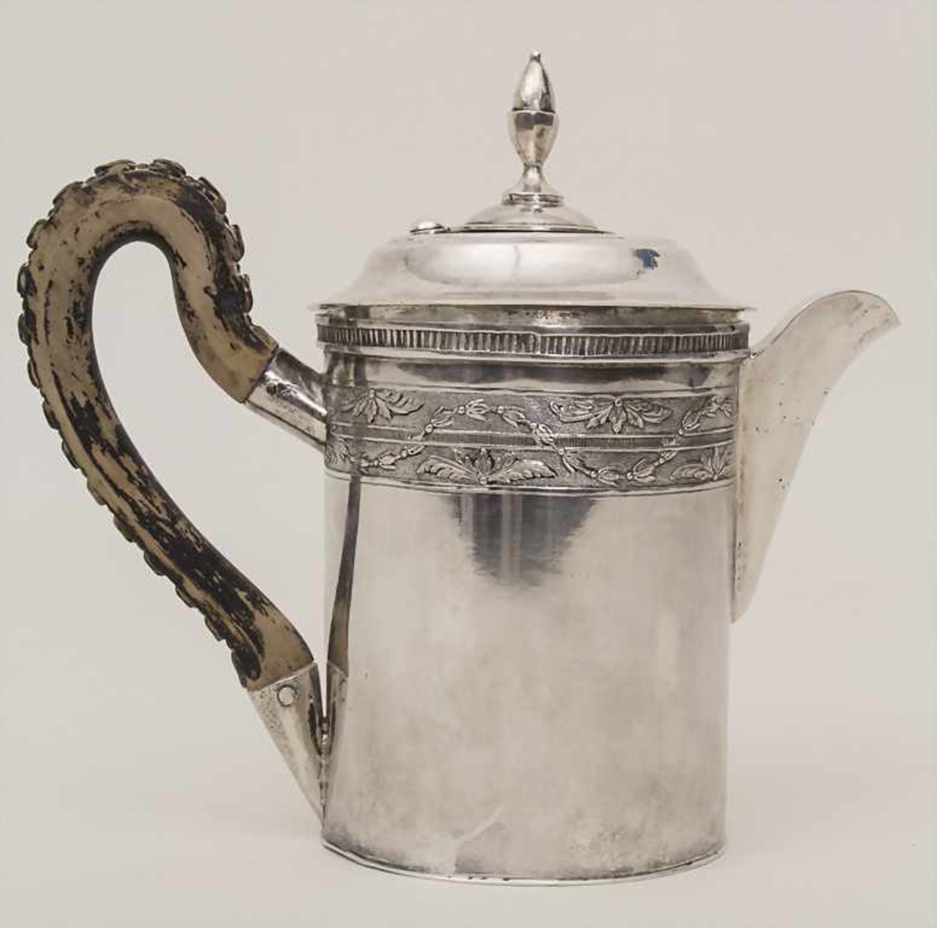 Paar Empire Chocolatieren / Schokoladenkannen / A pair of Empire silver hot chocolate jugs, - Image 4 of 16