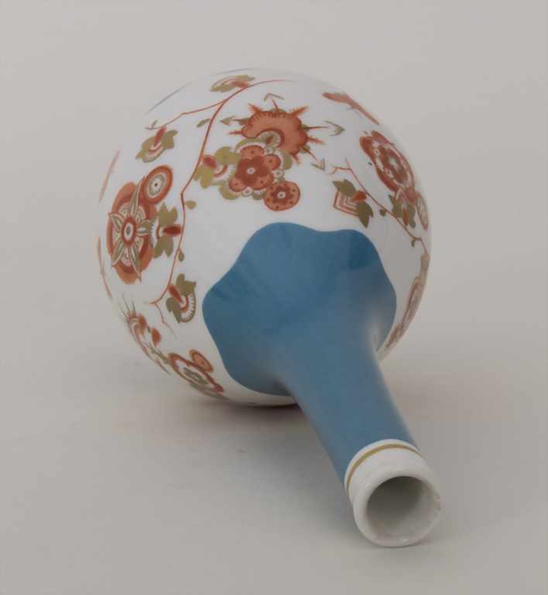 Vase / A vase, KPM, Berlin, nach 1832Material: Porzellan, polychrom bemalt und glasiert,Marke: blaue - Bild 4 aus 7