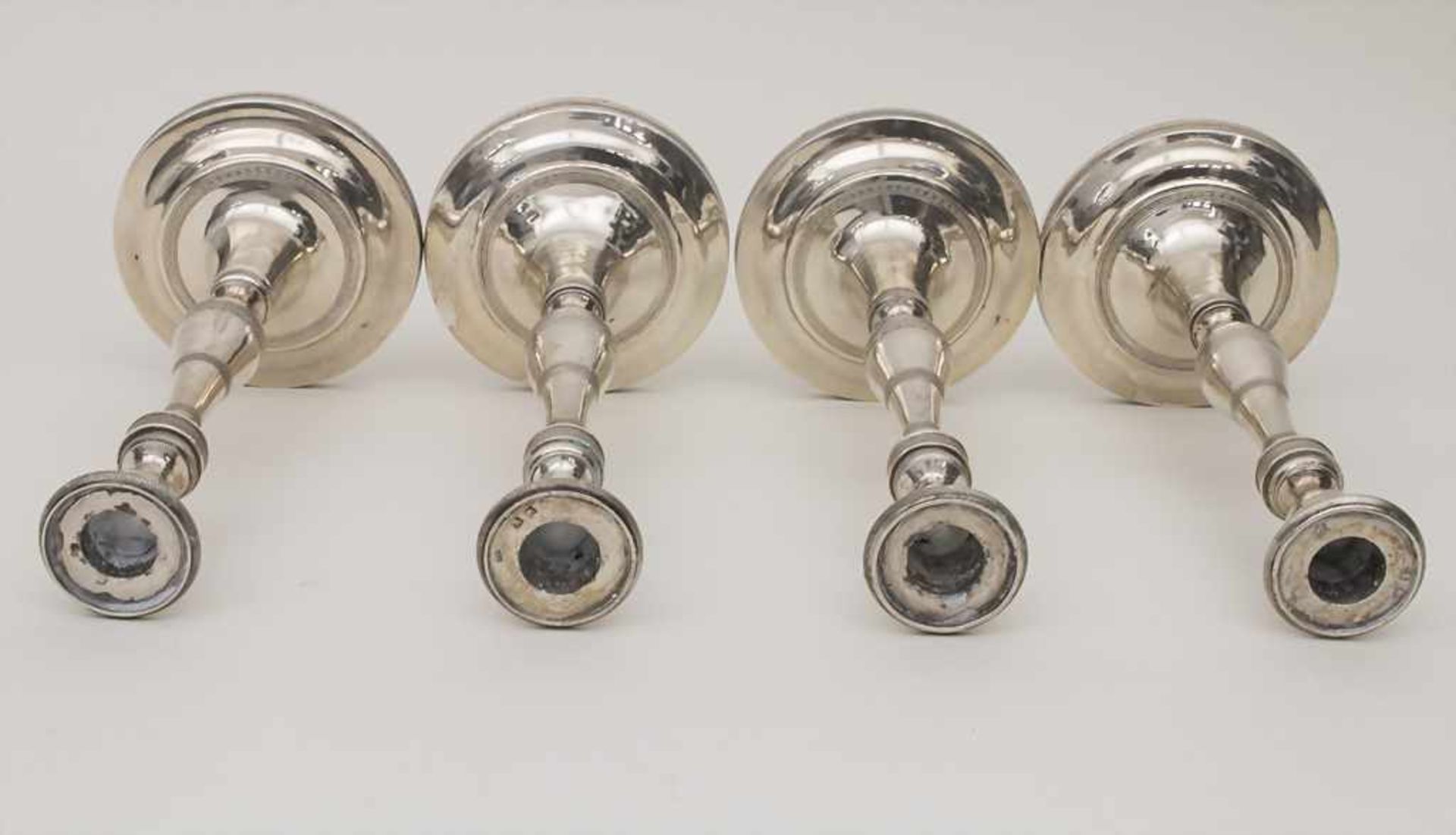 Vier Empire Kerzenleuchter / A set of four Empire silver candlesticks, Neapel/Napoli, um - Image 3 of 6