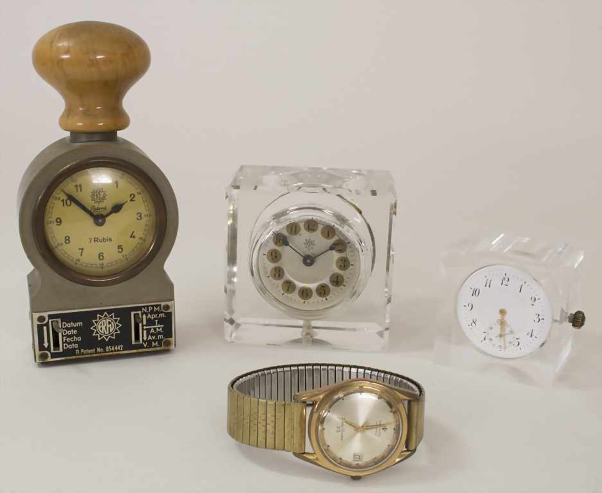 Konvolut Uhren / A set of watchesBestehend aus einer Stempeluhr Fa. ERFU mit Pat. Nr. 854442, ein TU