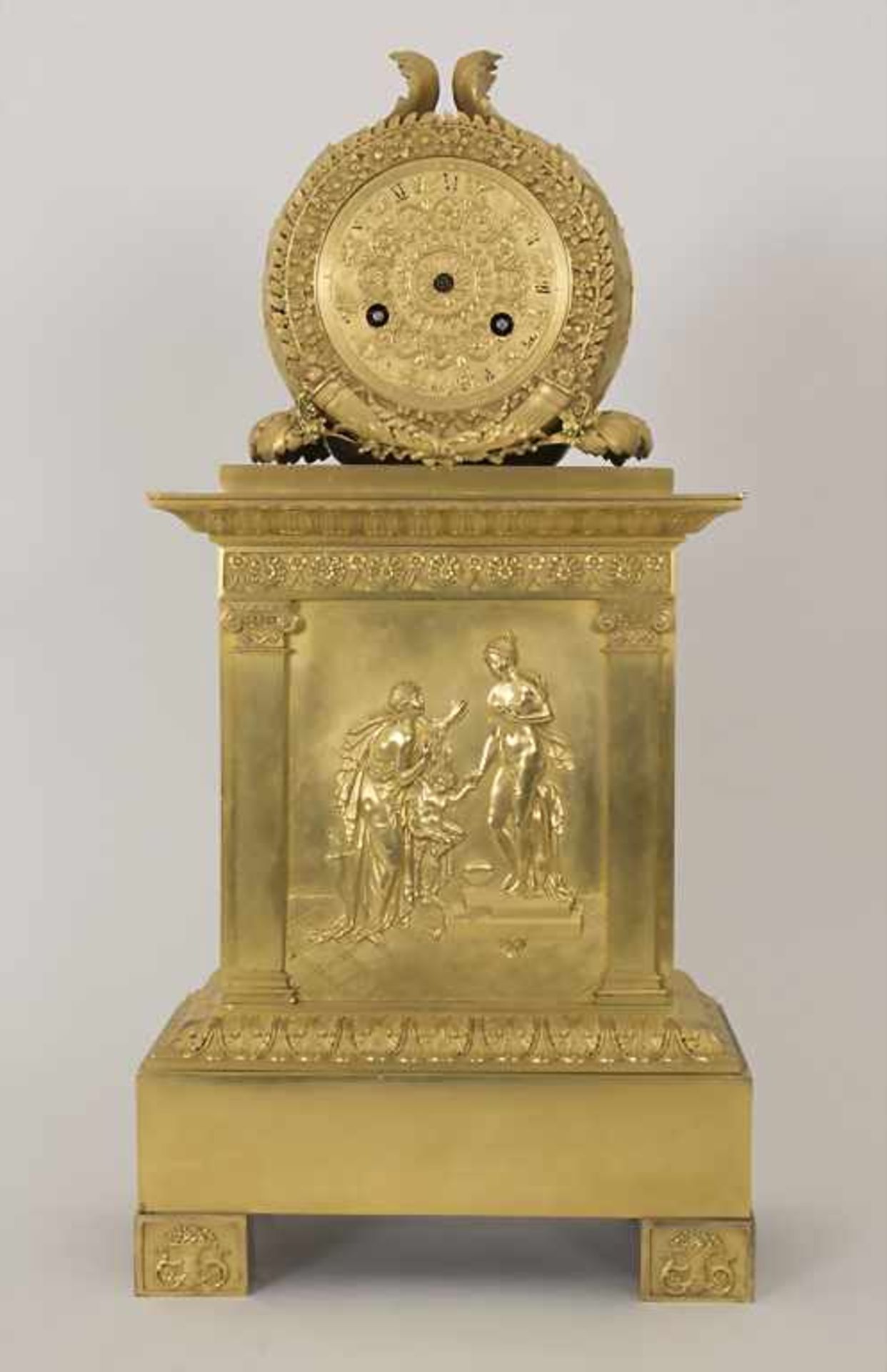 Empire Pendule 'Die Künste' / An Empire clock 'The fine arts', Paris, um 1800Gehäuse: Bronze, - Image 3 of 11