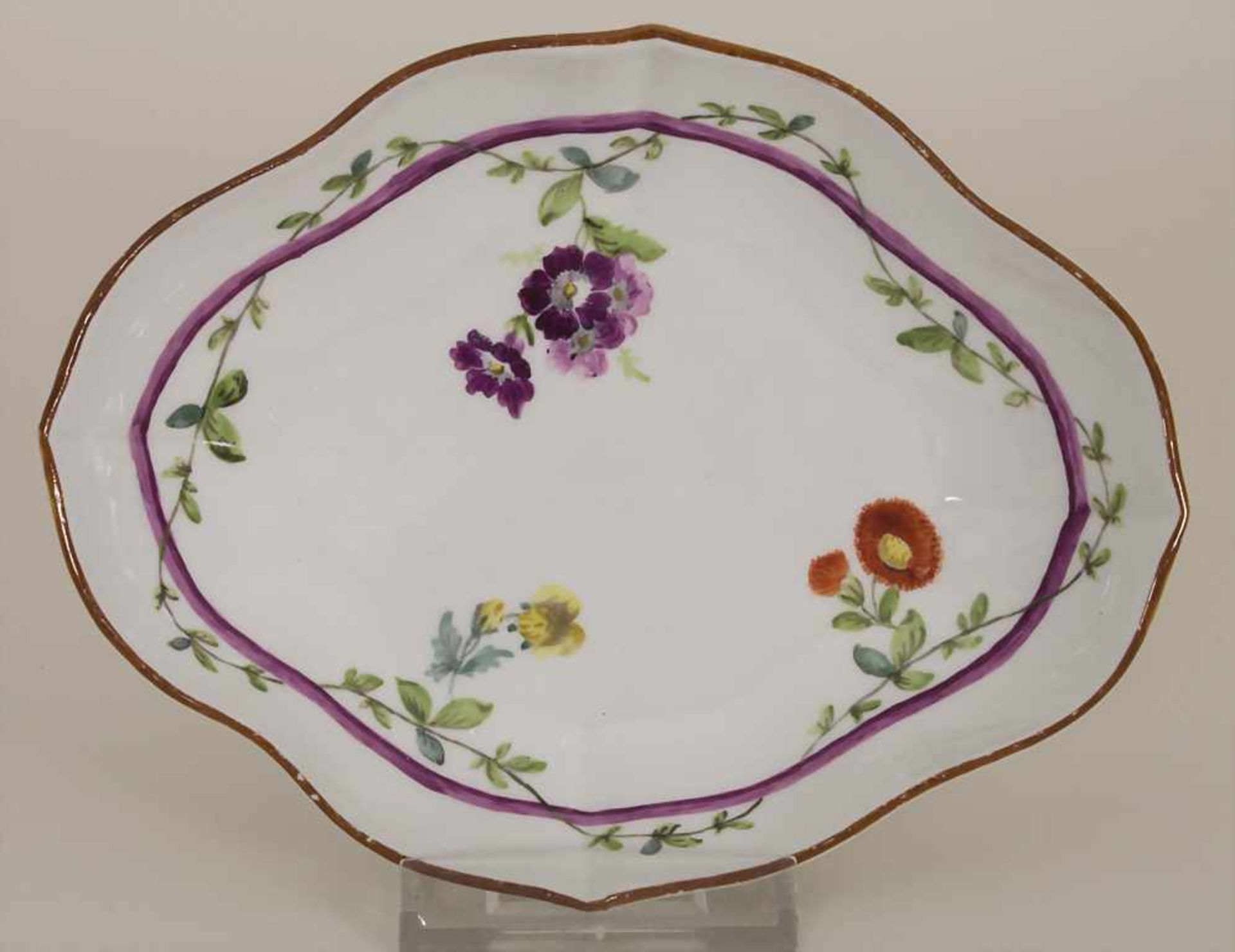 Ovale Schale / An oval plate, Meissen, um 1790Material: Porzellan, polychrom staffiert, glasiert,