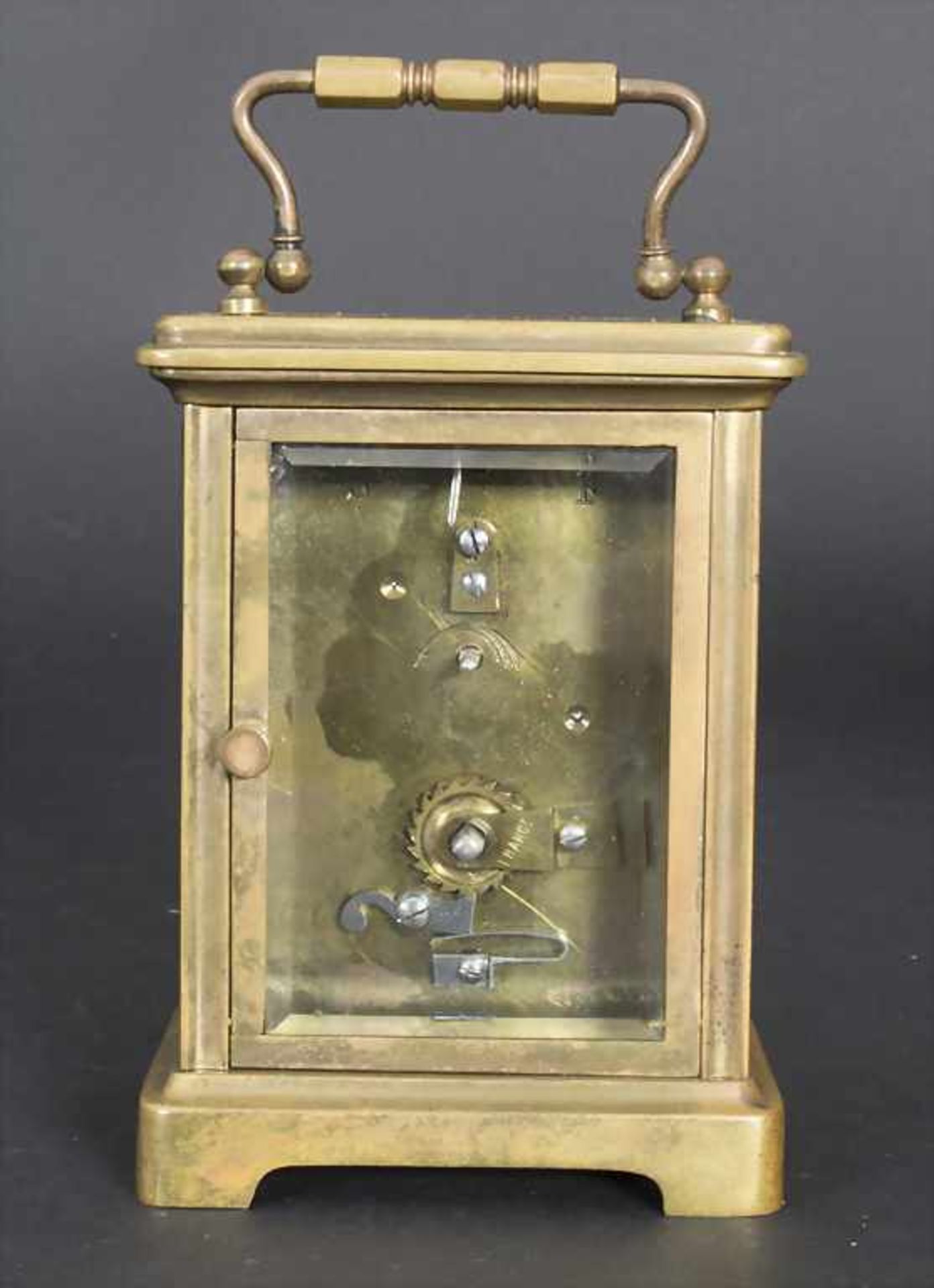 Reiseuhr / A travel clock, um 1900Material: Reiseuhr im Etui, mit Aufzug-Schlüssel,Gehäuse: rundum - Image 3 of 7
