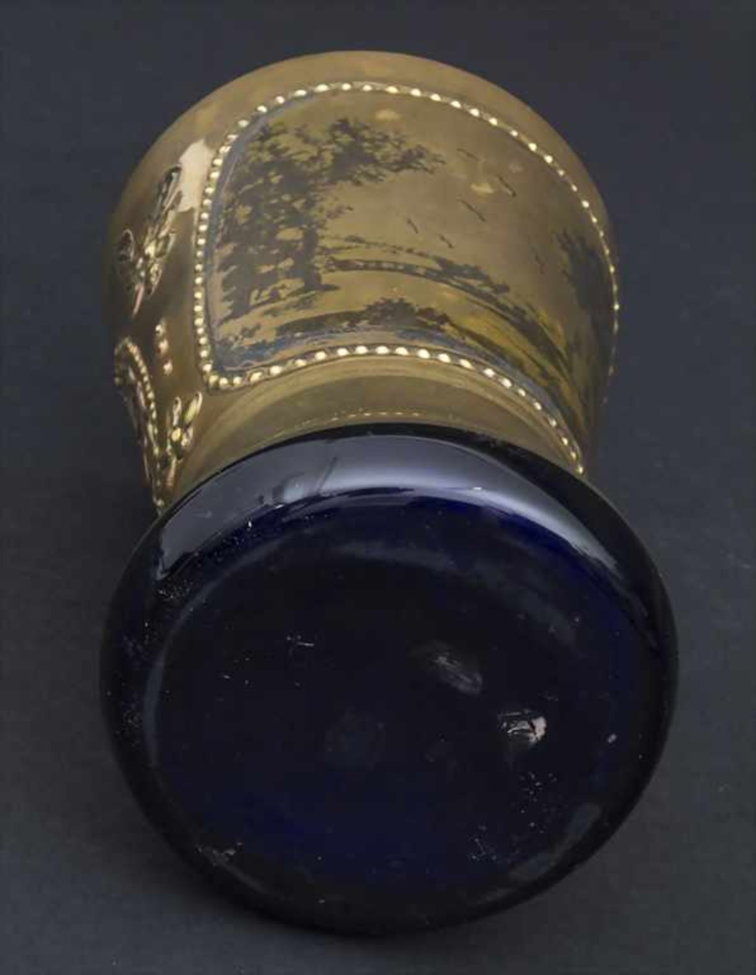 Ansichtenbecher / A glass beaker with landscape, deutsch, 18. Jh.Material: dickwandiges blaues - Image 6 of 9