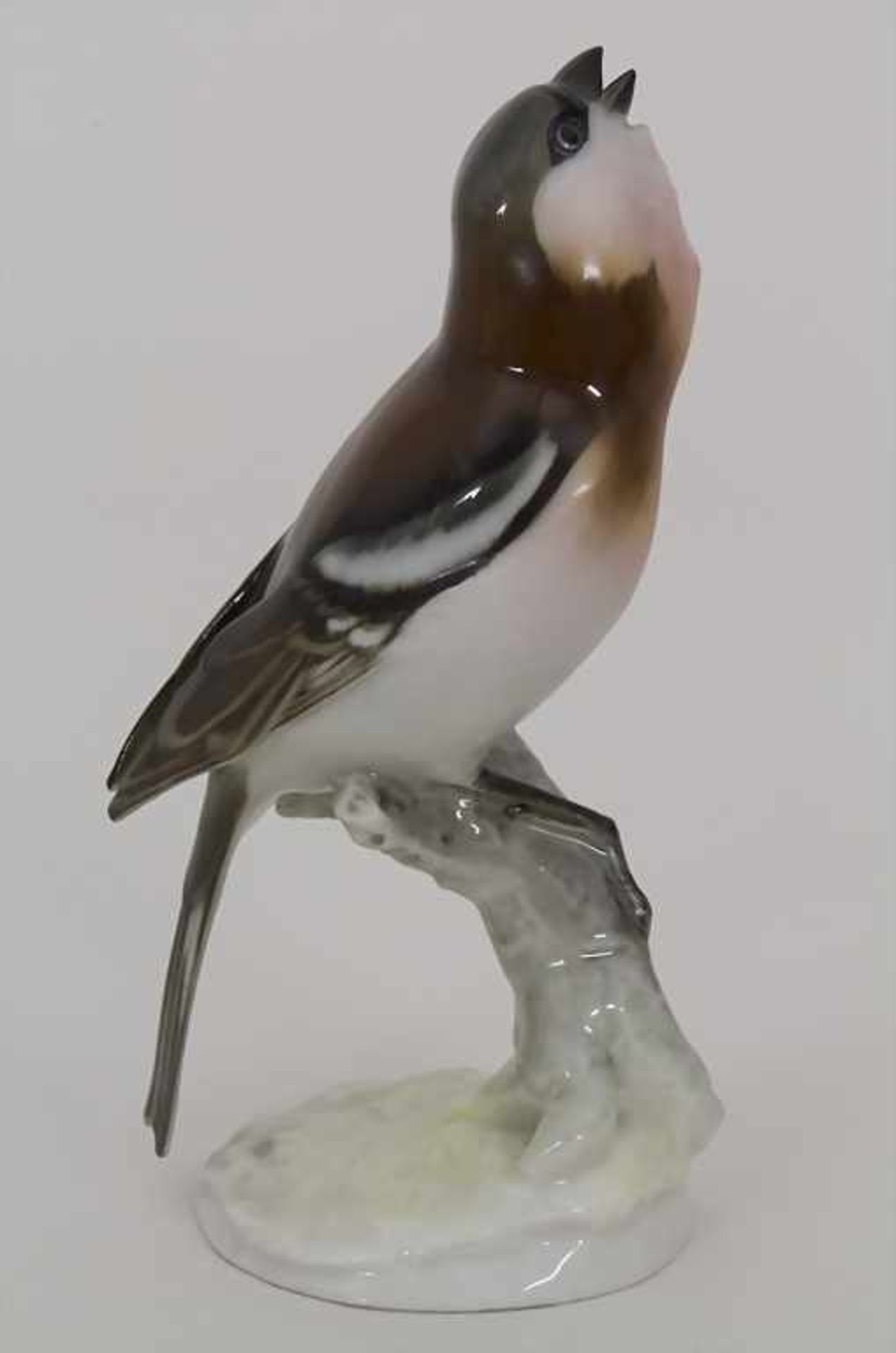 Vogelfigur 'Sperling' / A bird figurine of a sparrow, Kunstabteilung Hutschenreuther, Selb, Ende 20. - Bild 3 aus 5