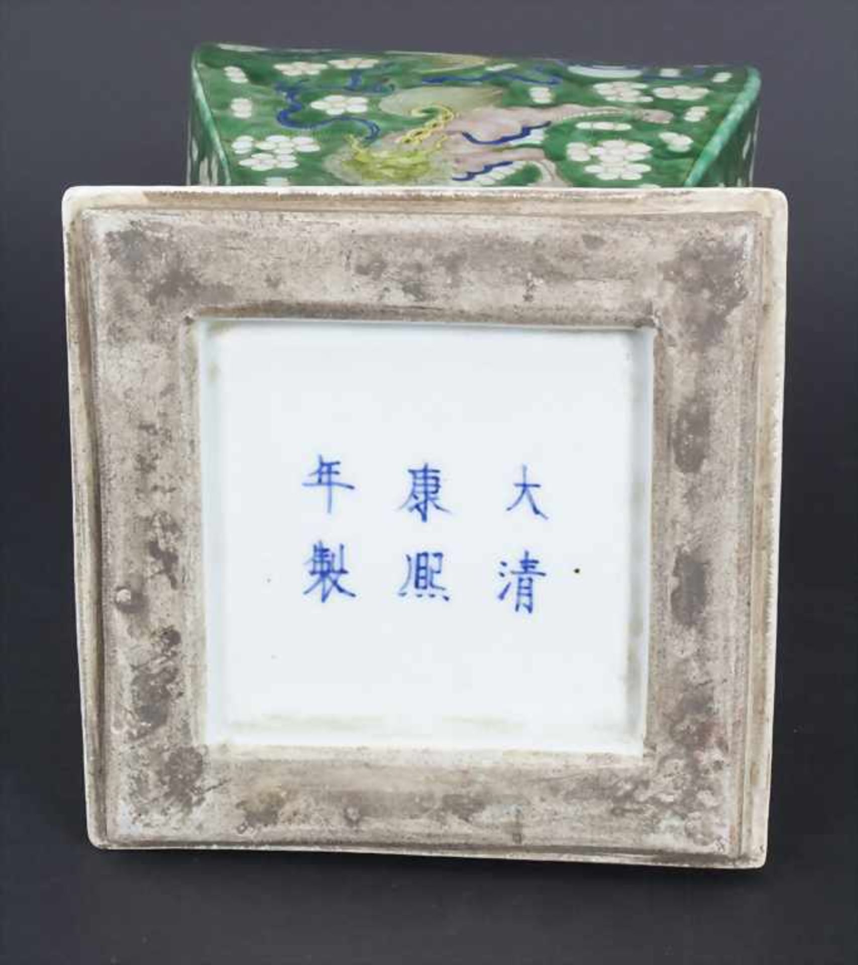 Ziervase, China, späte Qing-Dynastie, 19./20. Jh.Material: Porzellan, polychrom bemalt,Marke/ - Bild 14 aus 17