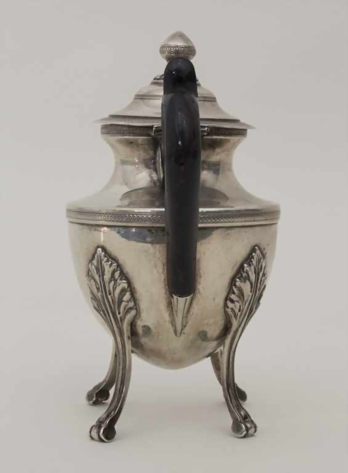 Kleiner Weinkrug / A small silver wine jug, um 1900Material: Silber 800, Punzierung: Beschaumarke, - Image 4 of 8