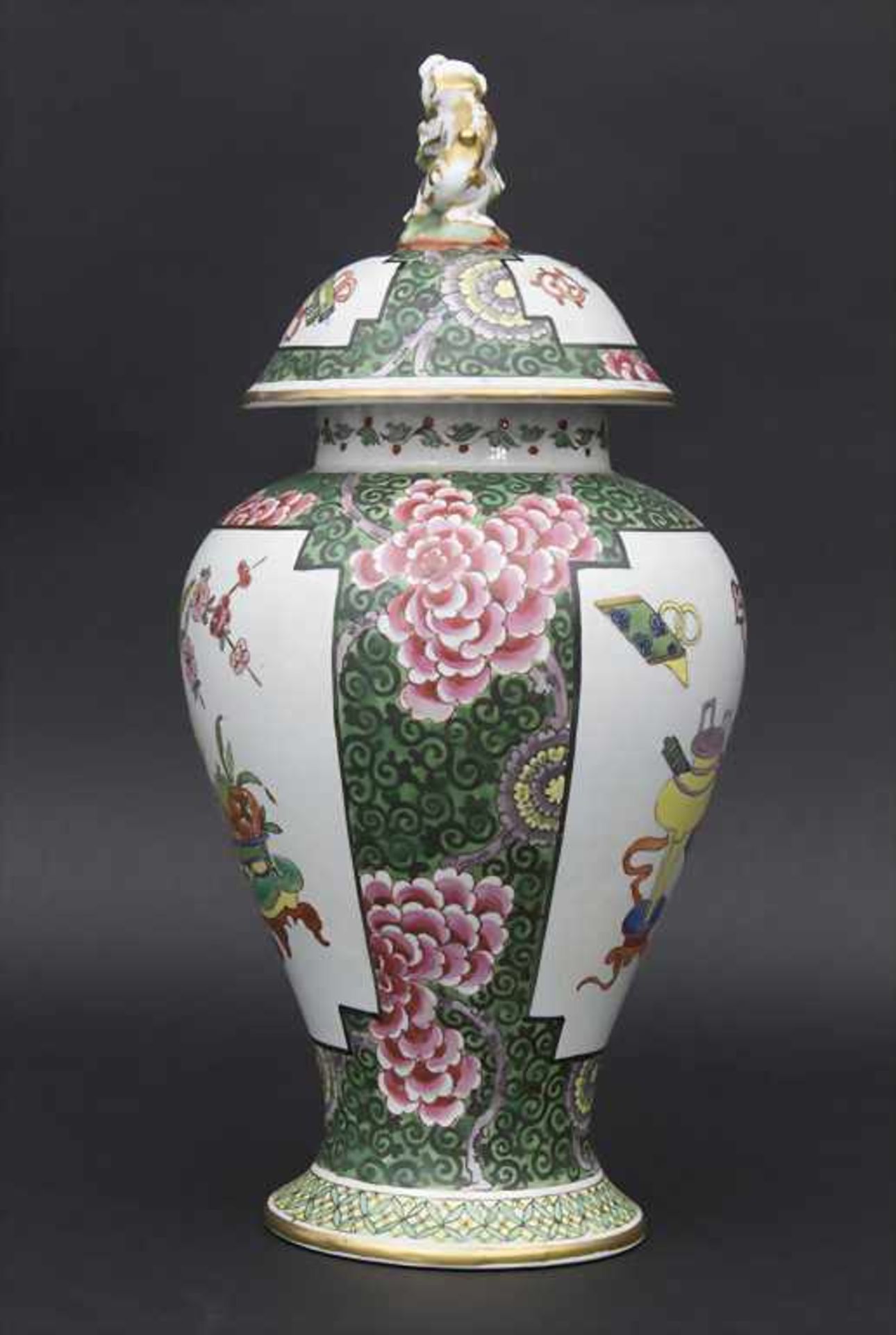 Deckelvase / A lidded vase, Edmé Samson, Paris, um 1900Material: Porzellan, polychrom bemalt, - Bild 2 aus 9