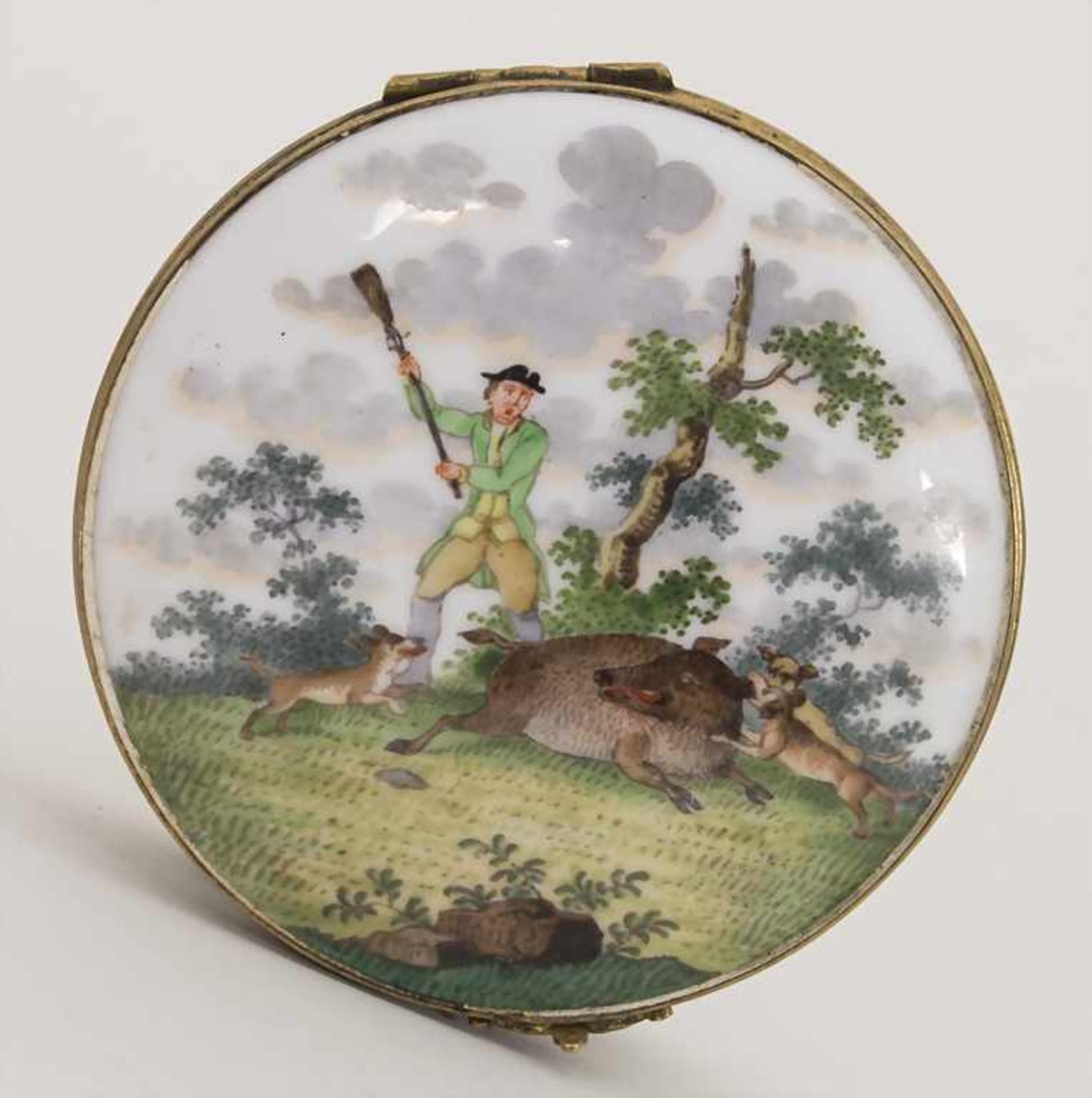 Deckeldose / Tabatiere mit Jagdszene und Napoleon / A snuff box with a hunting scene and Napoleon,