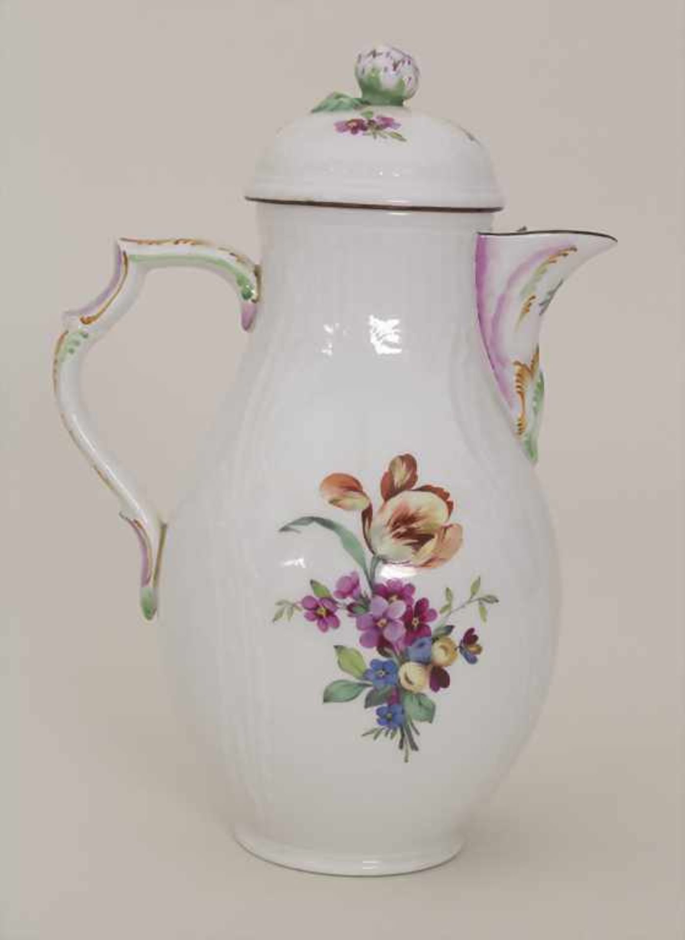 Rokoko Kaffeekanne / A Rococo coffee pot, KPM, Berlin, 18. Jh.Material: Porzellan, polychrom - Bild 3 aus 10